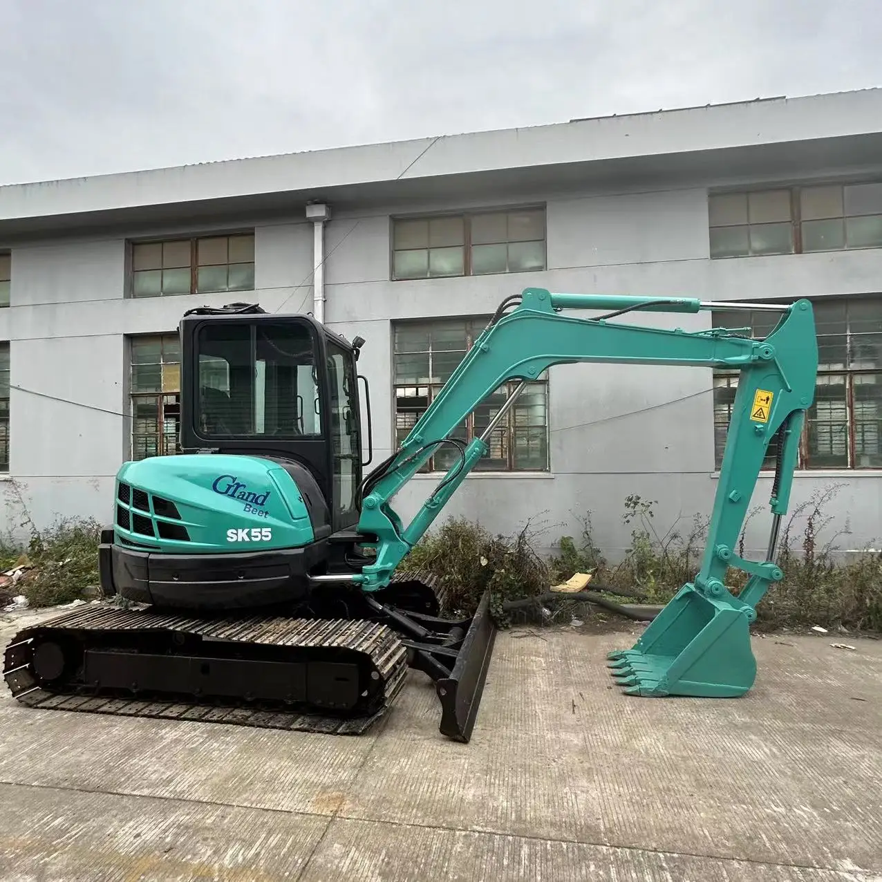 Lowest price used excavators 90% new made in Japan Kobelco SK55 excavators