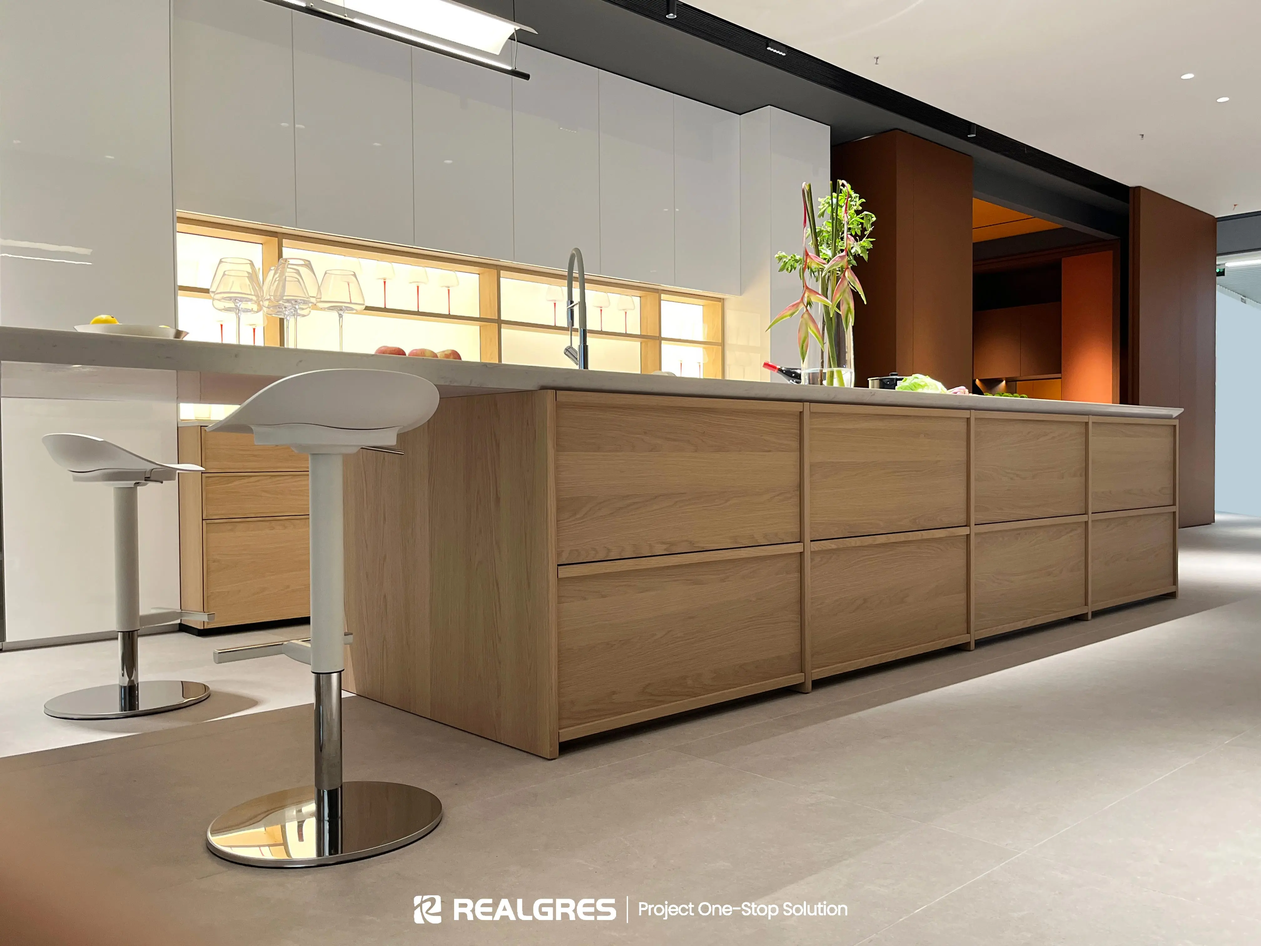 6m Large Kitchen Cheap Australia White Lacquer Glossy Finished Glass Quartz Island High End Kitchen Cabinets Manufacturing