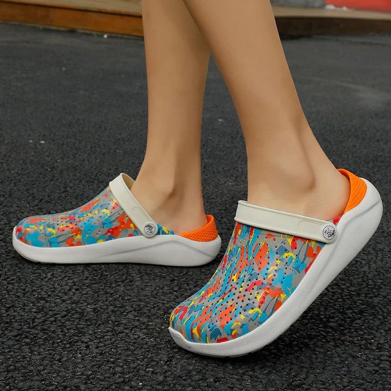 New arrival cheapest fashion lightweight cool non-slip customized graffiti design adult men clogs sandals garden slippers shoes