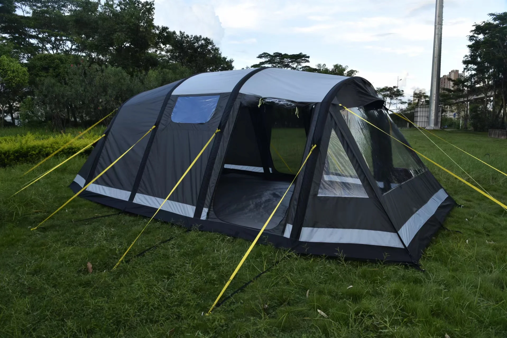 Silverline  Inflatable tent for 4 person tent bedroom with black coating