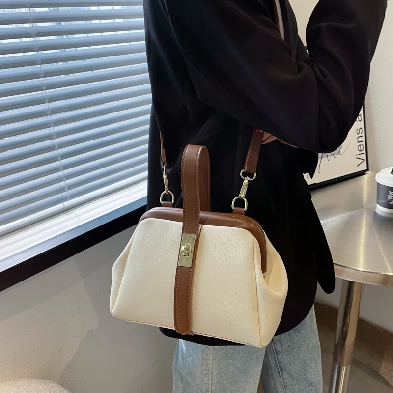 Korean Style Small Handbags 2022 Young Lady Fashion Design Bags Ladies Hot Sell Popular Purses For Woman
