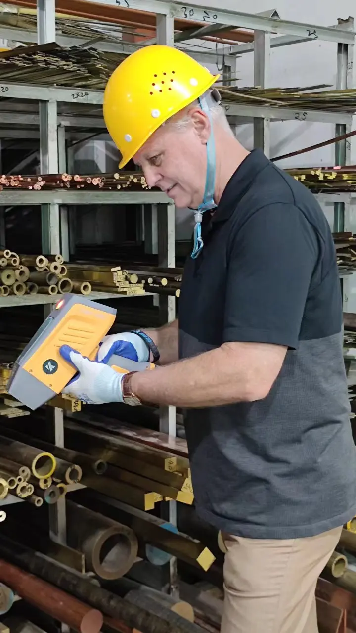 KMX-RAY Brand and manufacturer XRF Metal Analyzer for Steel / Iron / Aluminum Alloy and best service