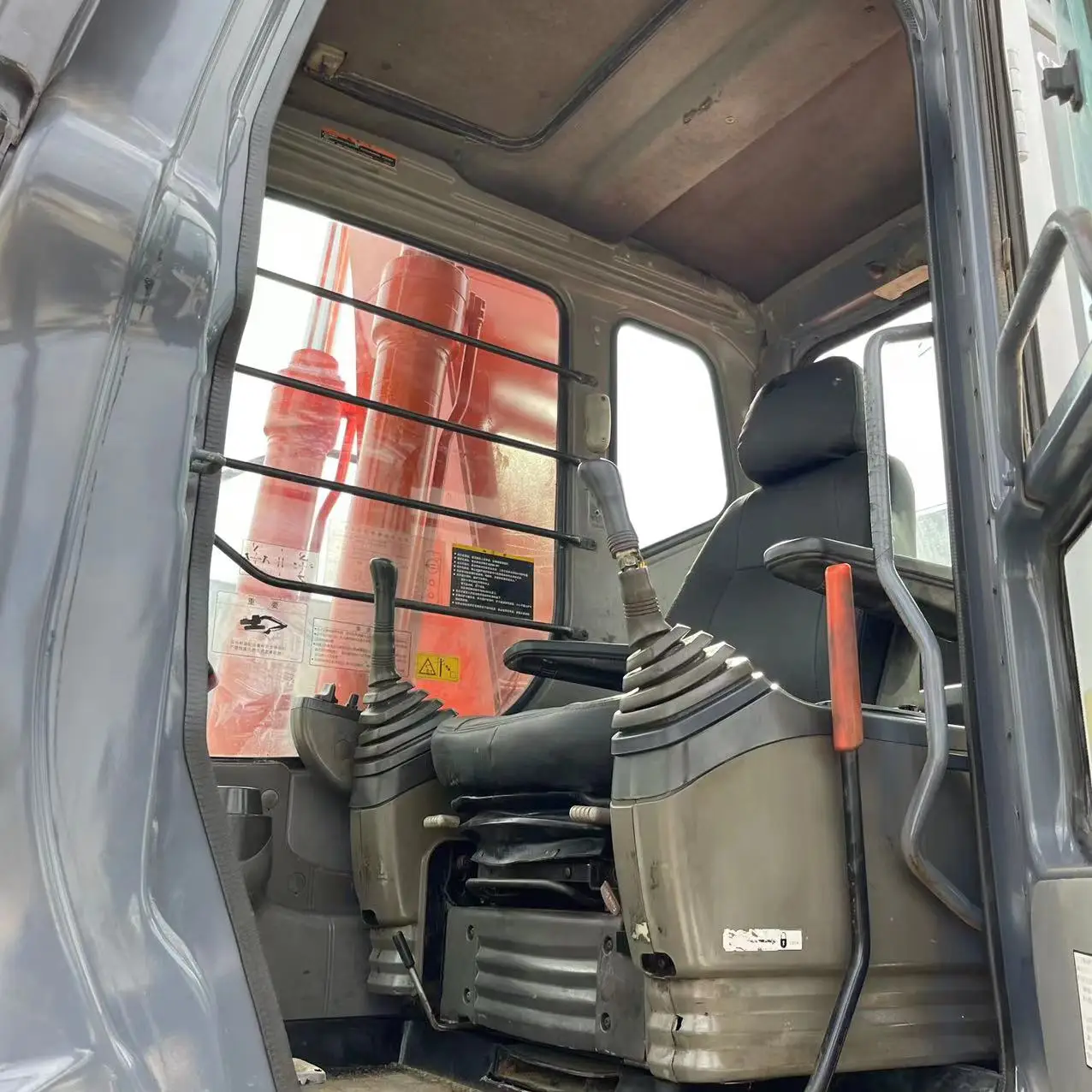Hottest item used medium size excavator HITACHII 20 ton secondhand digger ZX200 with good running condition