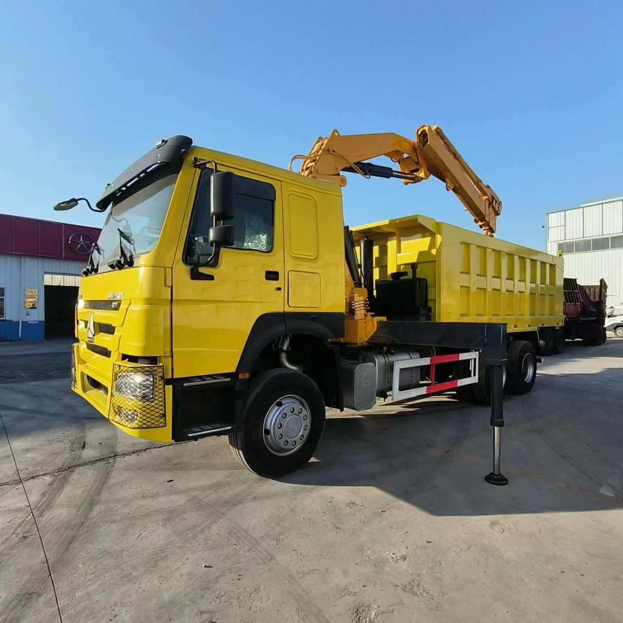 Продажа высококачественных подерженных самосвалов с кранами 10 колесных грузовых