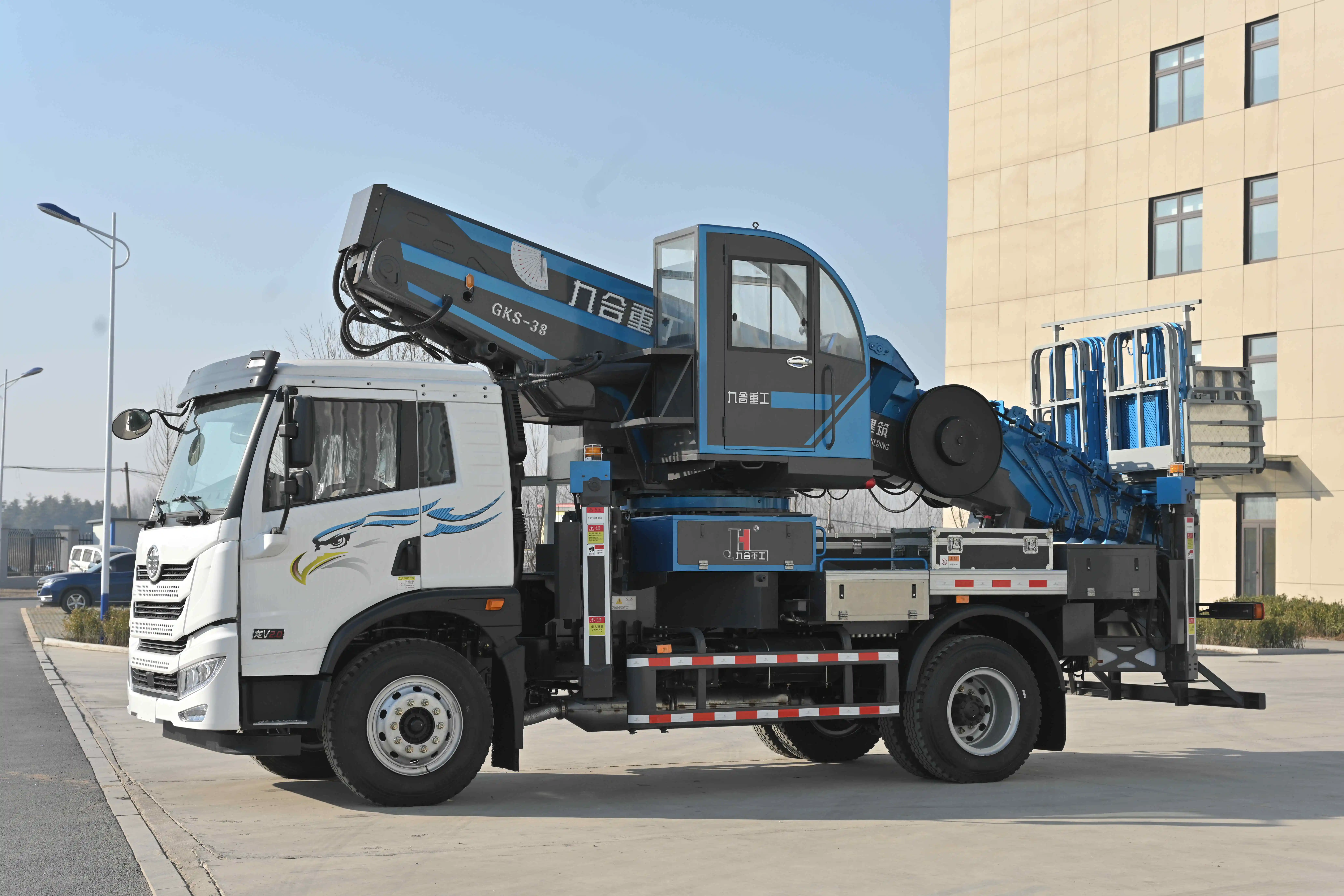 The hot-selling 38-meter Telescopic Boom Aerial Lift Truck that can work on high-altitude platforms