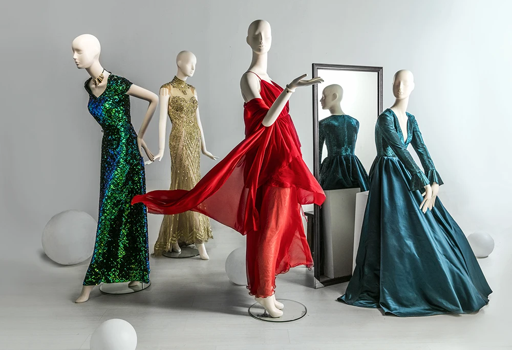 Новый дизайн, модный полноразмерный стенд, абстрактный женский манекен, использование известных брендов