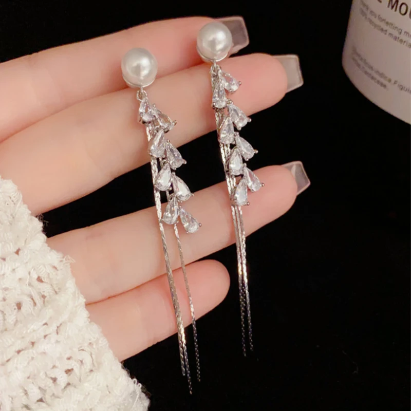 Elegant Flower Pearl High-end TasseFrench Retro French Retro Camellia  Elegant Flower Pearl High-end Tassel Earrings
