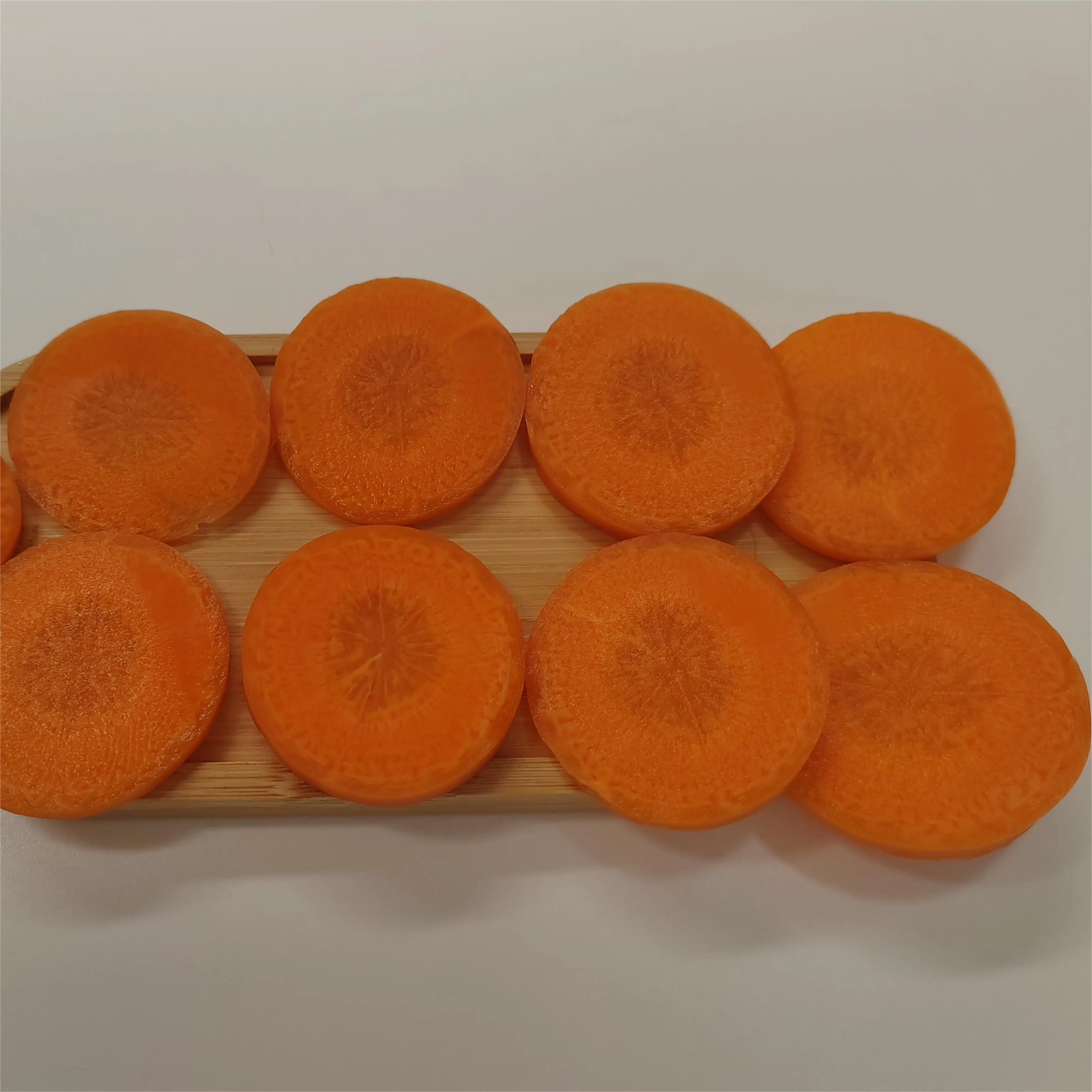 Fresh carrots big size, cheap price, bright color, delicious taste