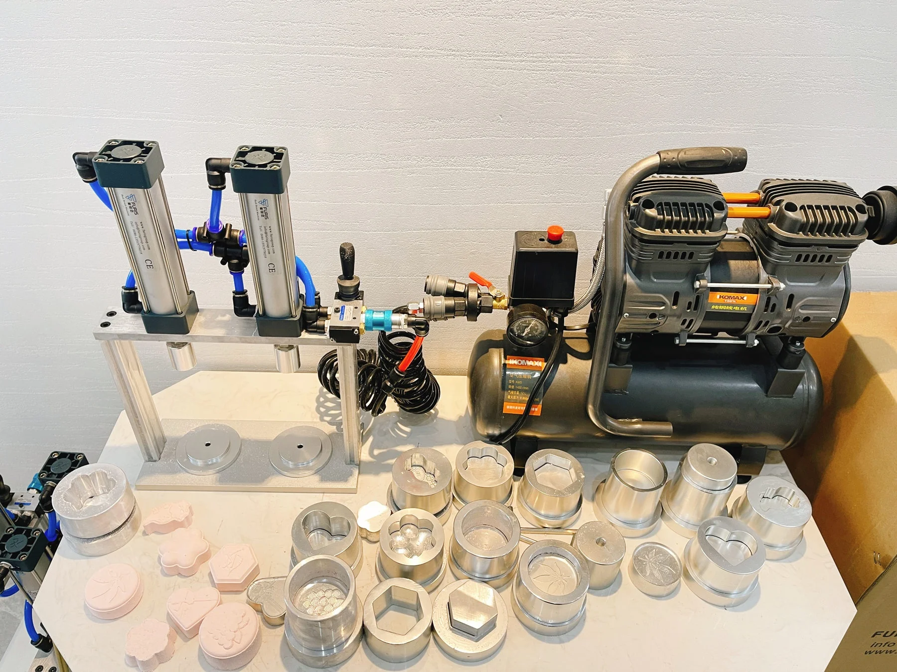 low cost dropship small business use 2 tons Bath Ball pneumatic press Making Equipment bathbomb Press Machine with 2 molds