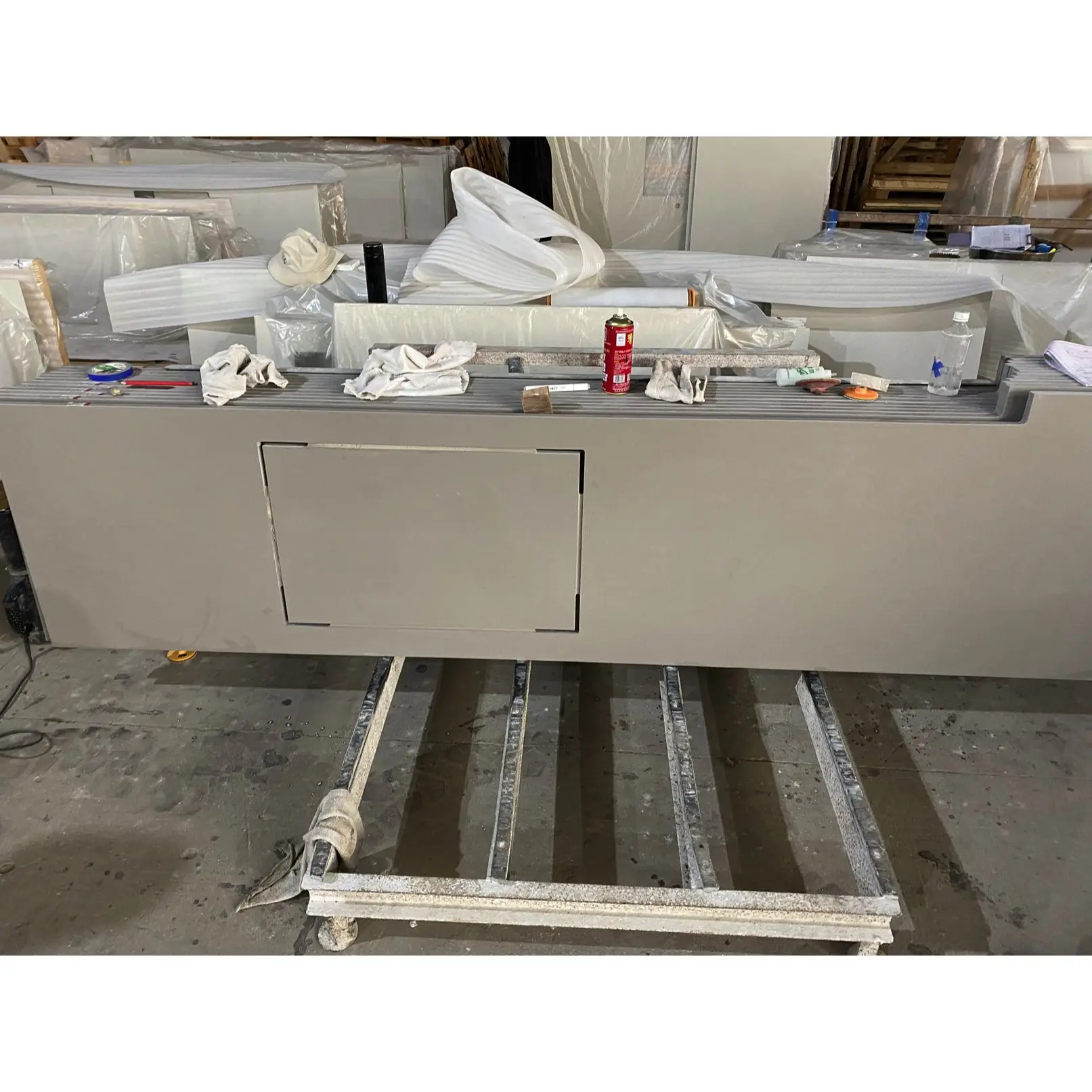 Wholesale Grey Clear Calacatta Quartz Artificial Stone Kitchen Island Slab Production Line Countertops Slabs