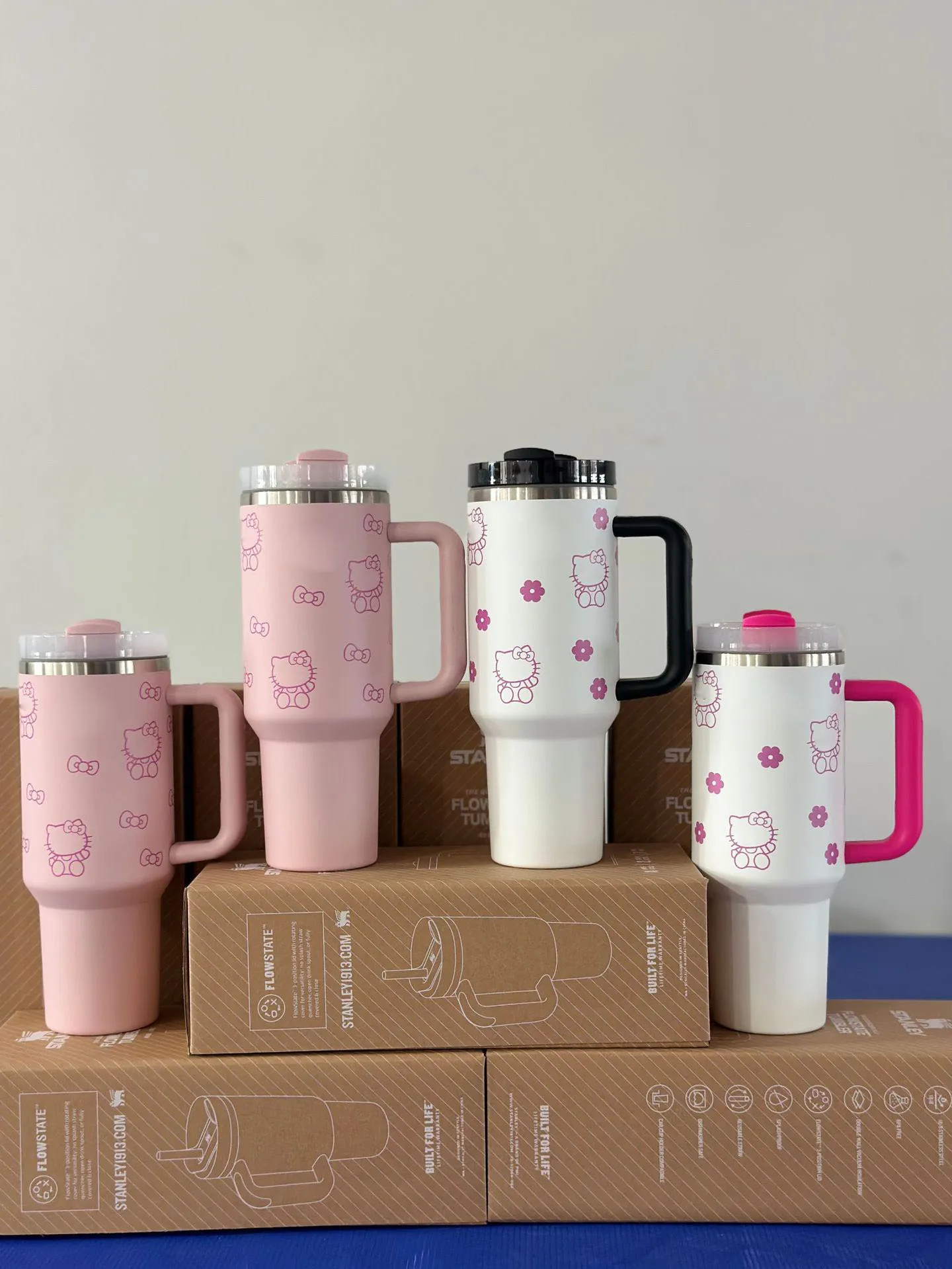 2024 New hot-selling cartoon kt cat head cute pattern thermos cup 40OZ portable straw 1.8 liter cold insulation car cup