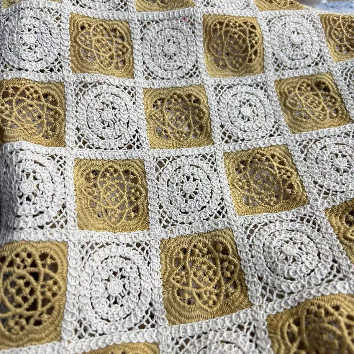 Хлопчатобумажная ткань с вышивкой