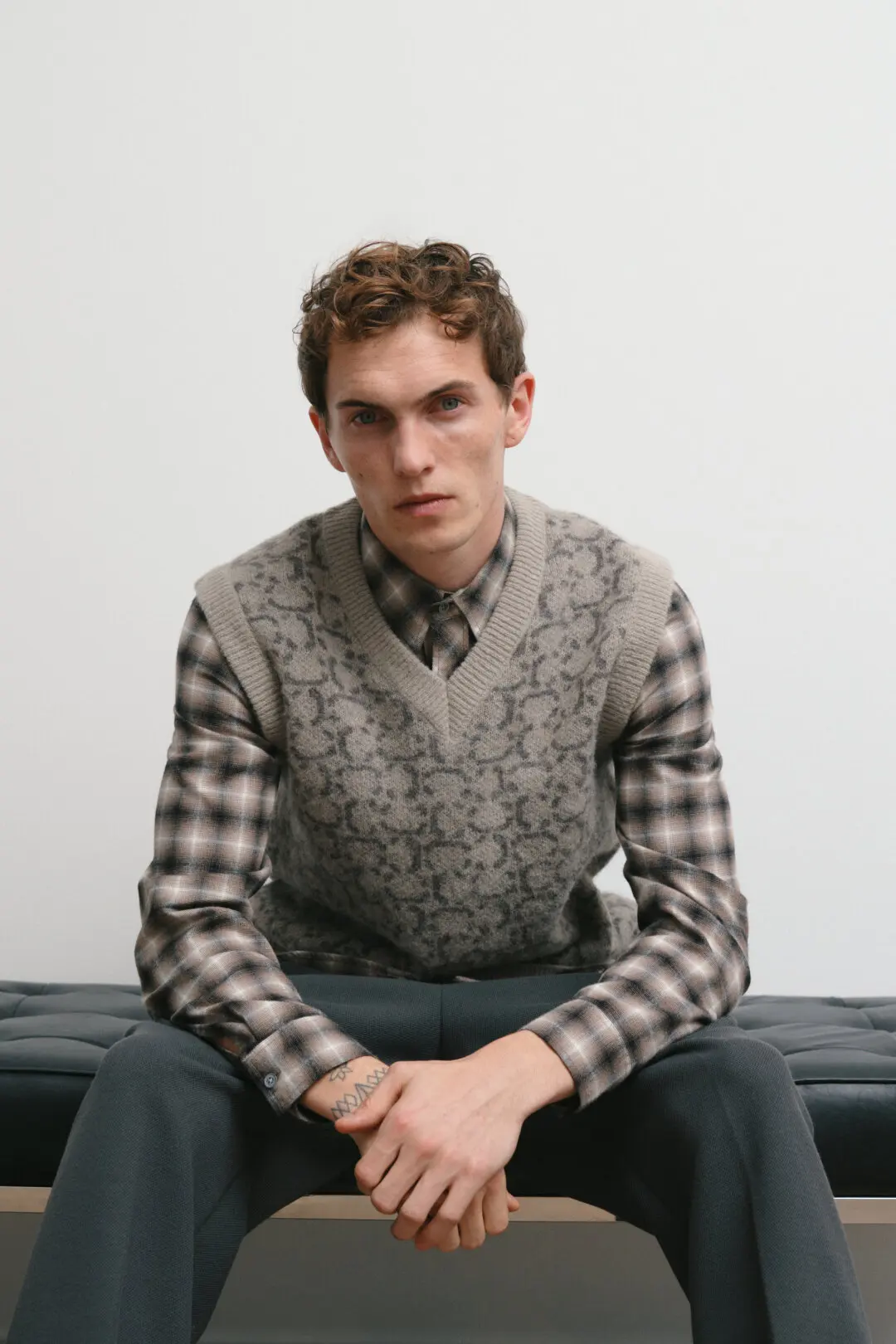 Custom FNJIA Fashion Knitting Pullover Jumpers OEM Men Sleeveless Jacquard Knitted Custom Sweater Knit Vest