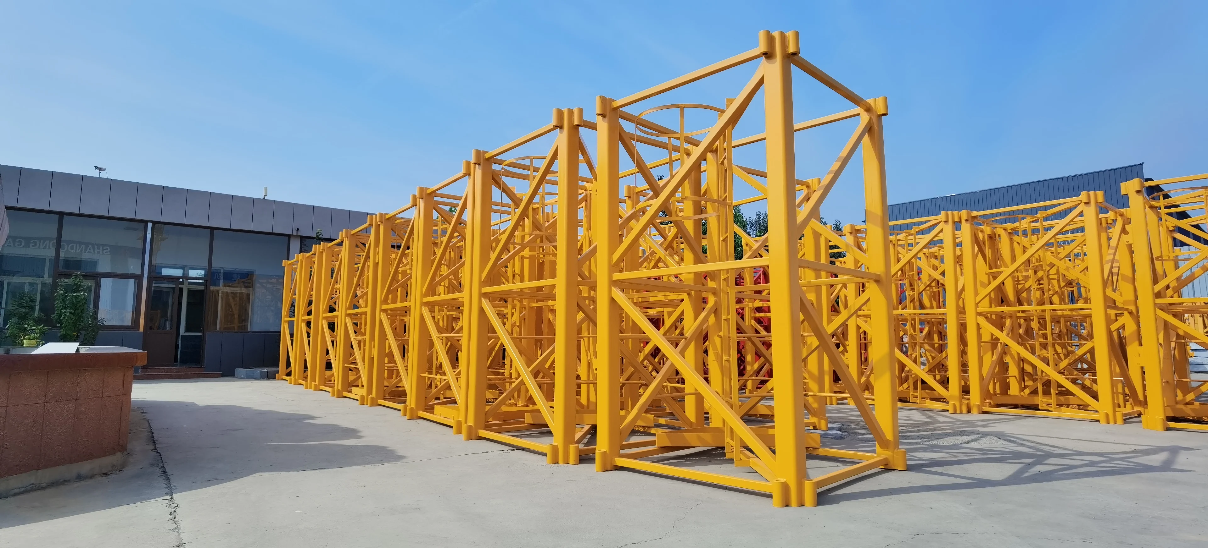 Domestic high quality tower crane preferential activities