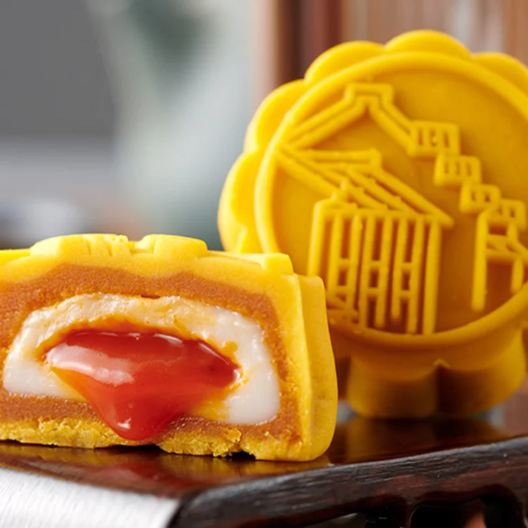 Mooncake with flowing creamy yolk 60g *2 Hong Kong style quicksand cake traditional pastry