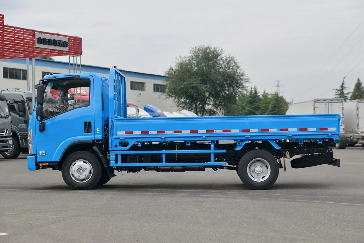 2023 Isuzu KV100 New Turbo Diesel Van RWD Manual Gearbox Euro VI Emission Standard Left Steering 4.05 meters