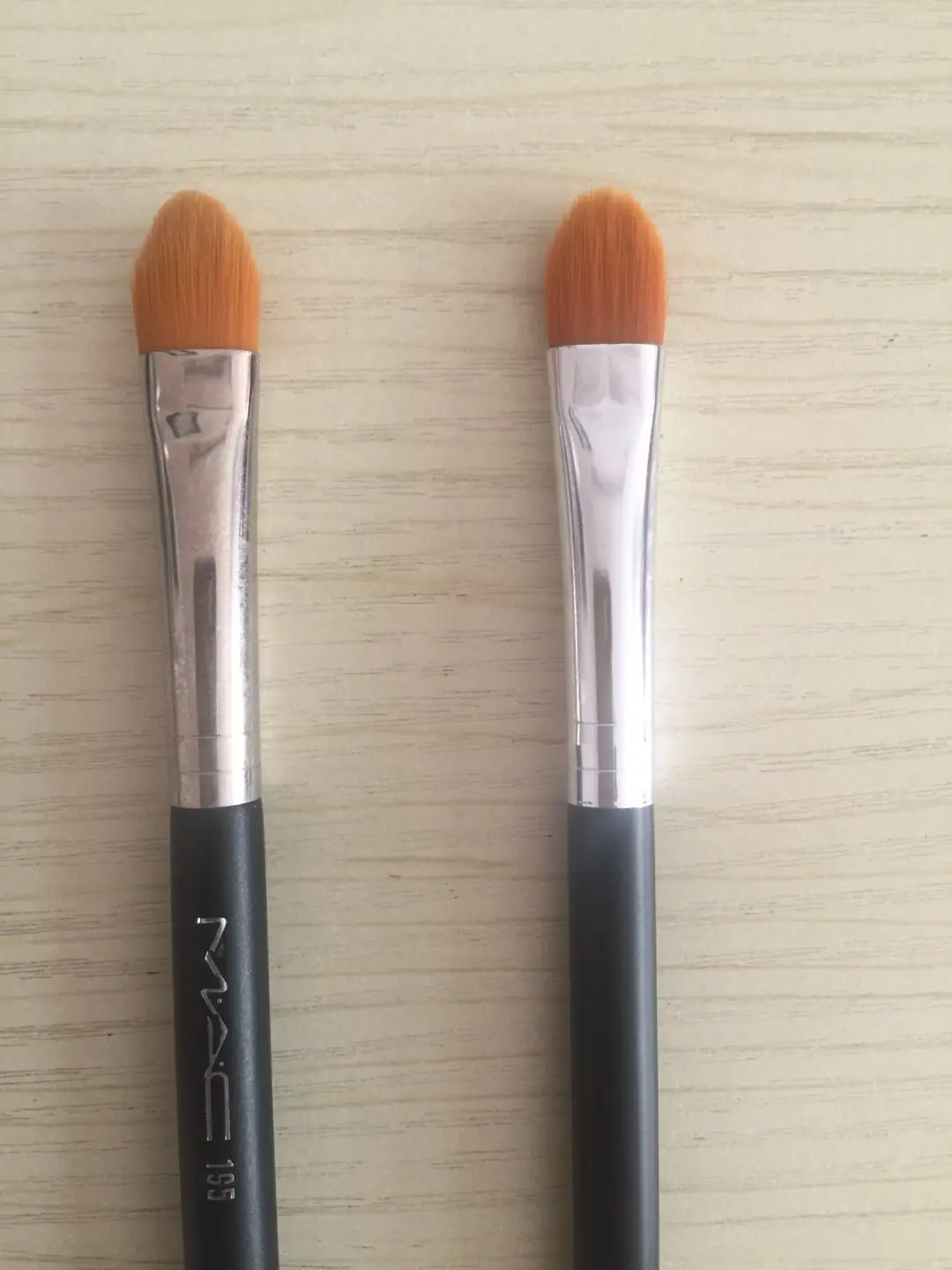 
private label flat concealer brush 