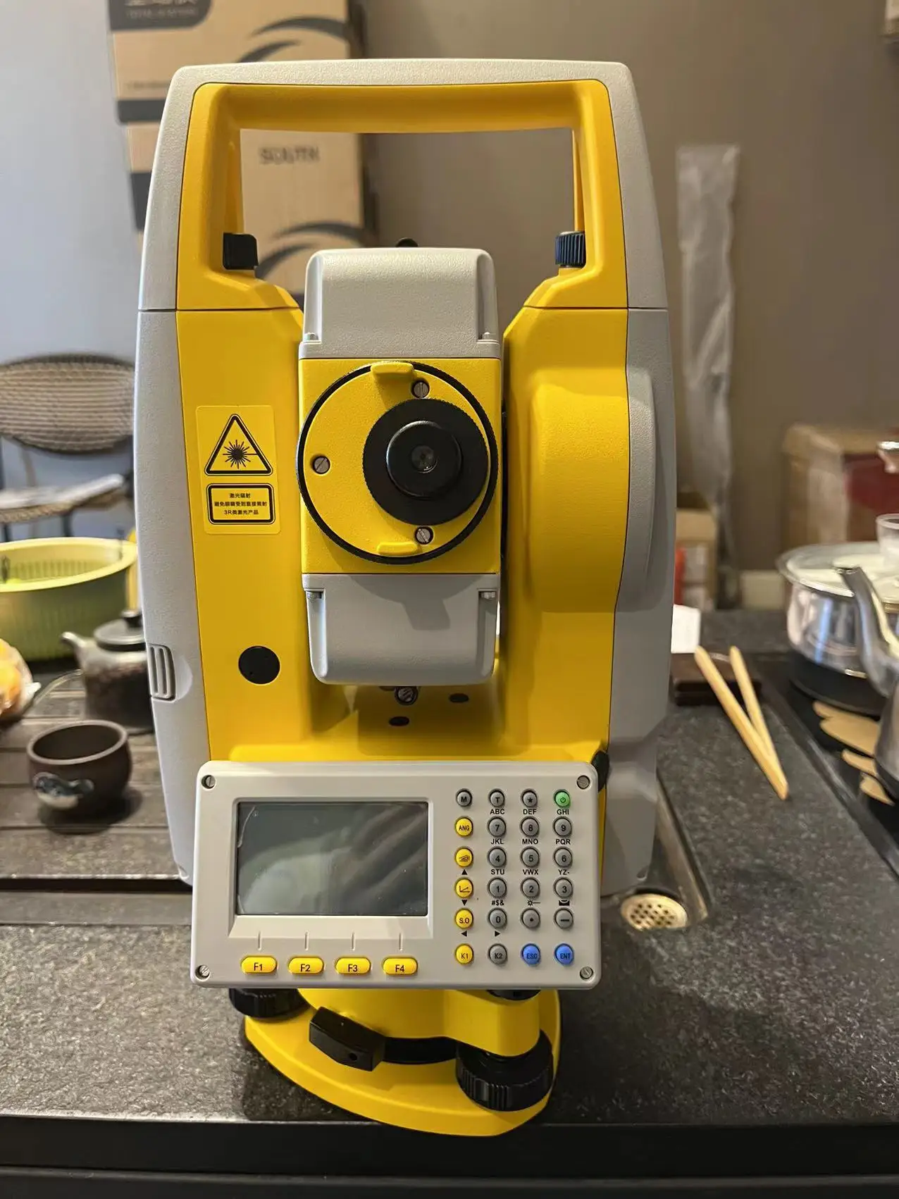 South NTS-332R10 total station for land surveying non-prism 1000m and accuracy 2'