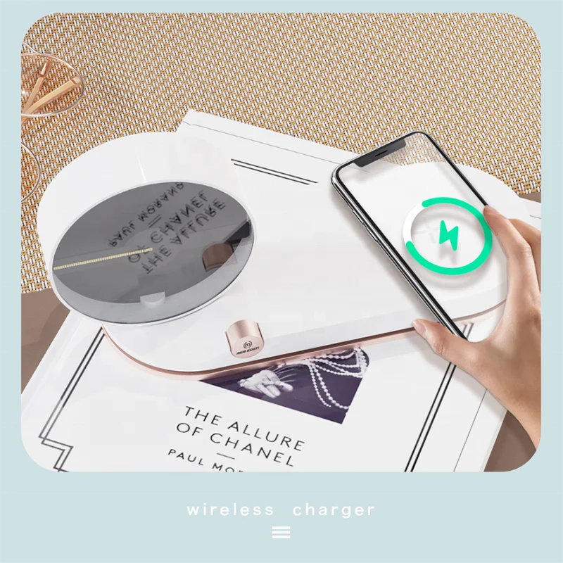 Factory New Design 3D Holographic Fan Displayer Naked Eyes Projector Night Lamp With Wireless Charging LED Night Light