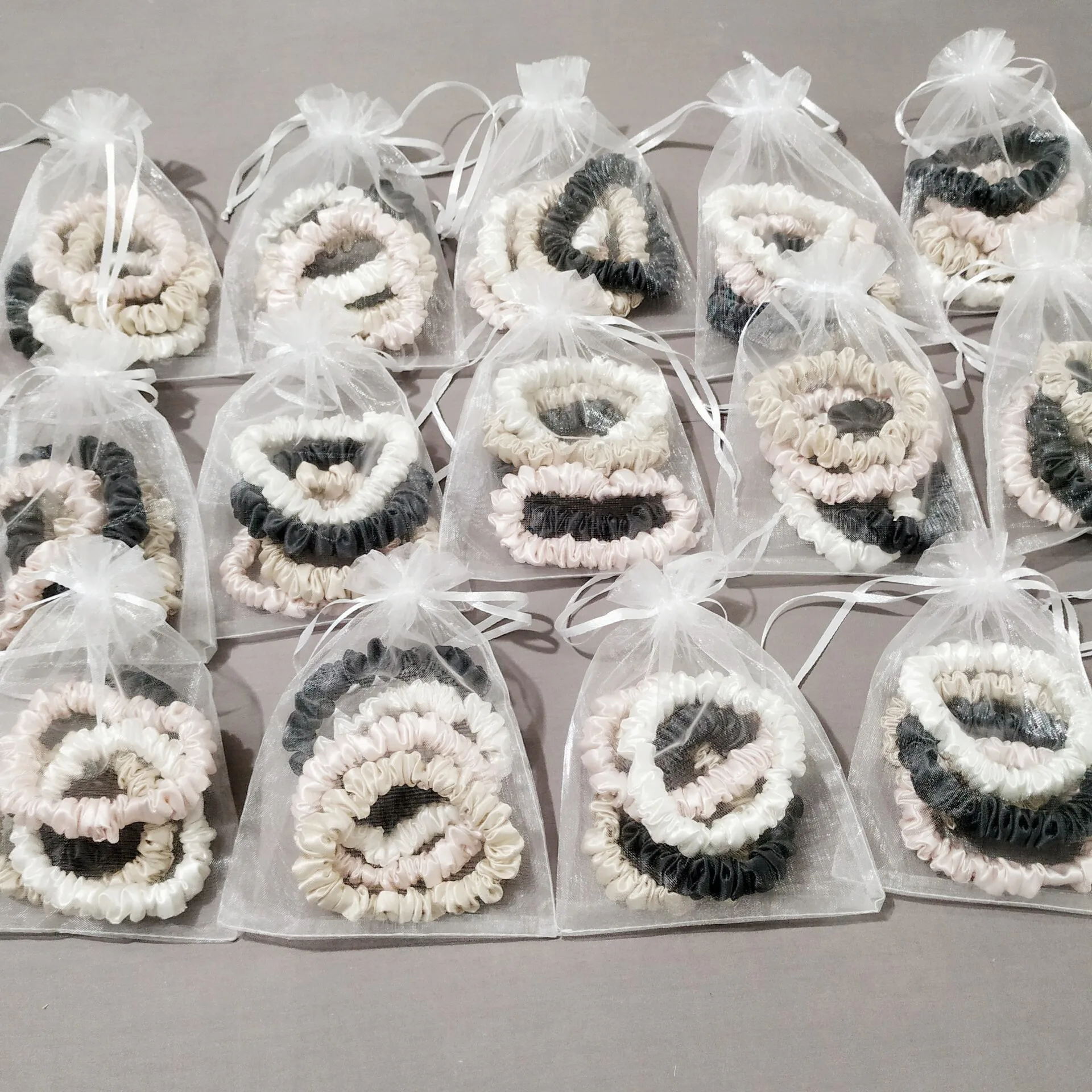 Custom log tag 100%  Silk Hair Ties Elastic Silk Scrunchies Luxury silk skinny scrunchies with 6A grade