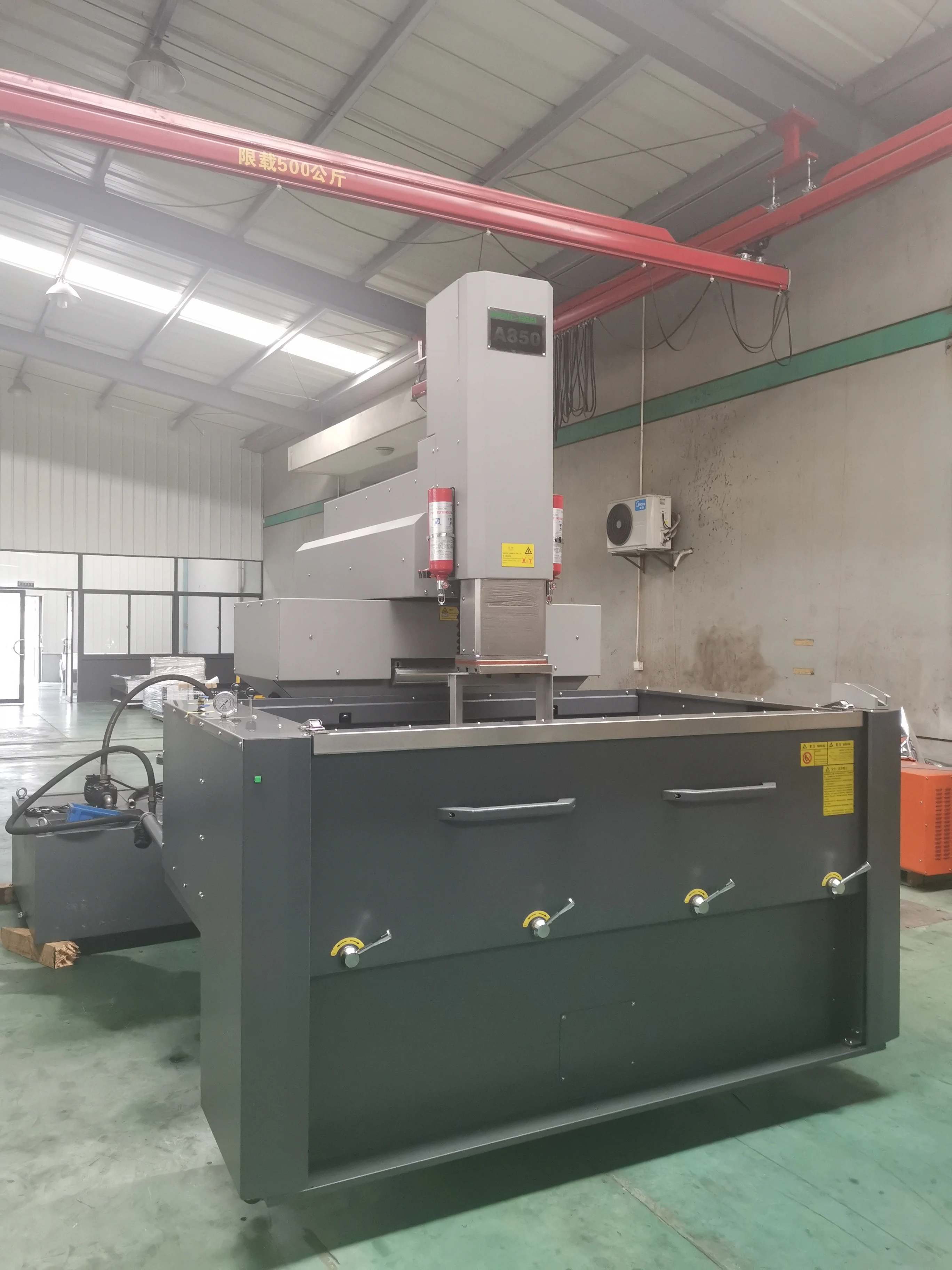 EDM станки CNC машина Sinker Die тонущий станок