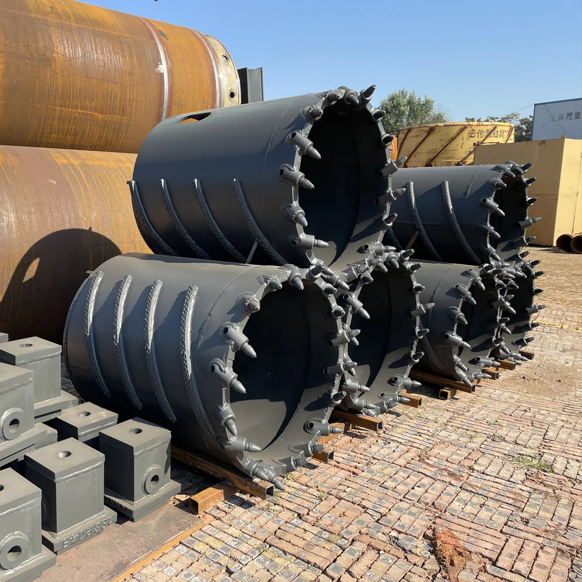 Drilling bucket Core barrel of 600 mm with round teeth for hard stratum drilling