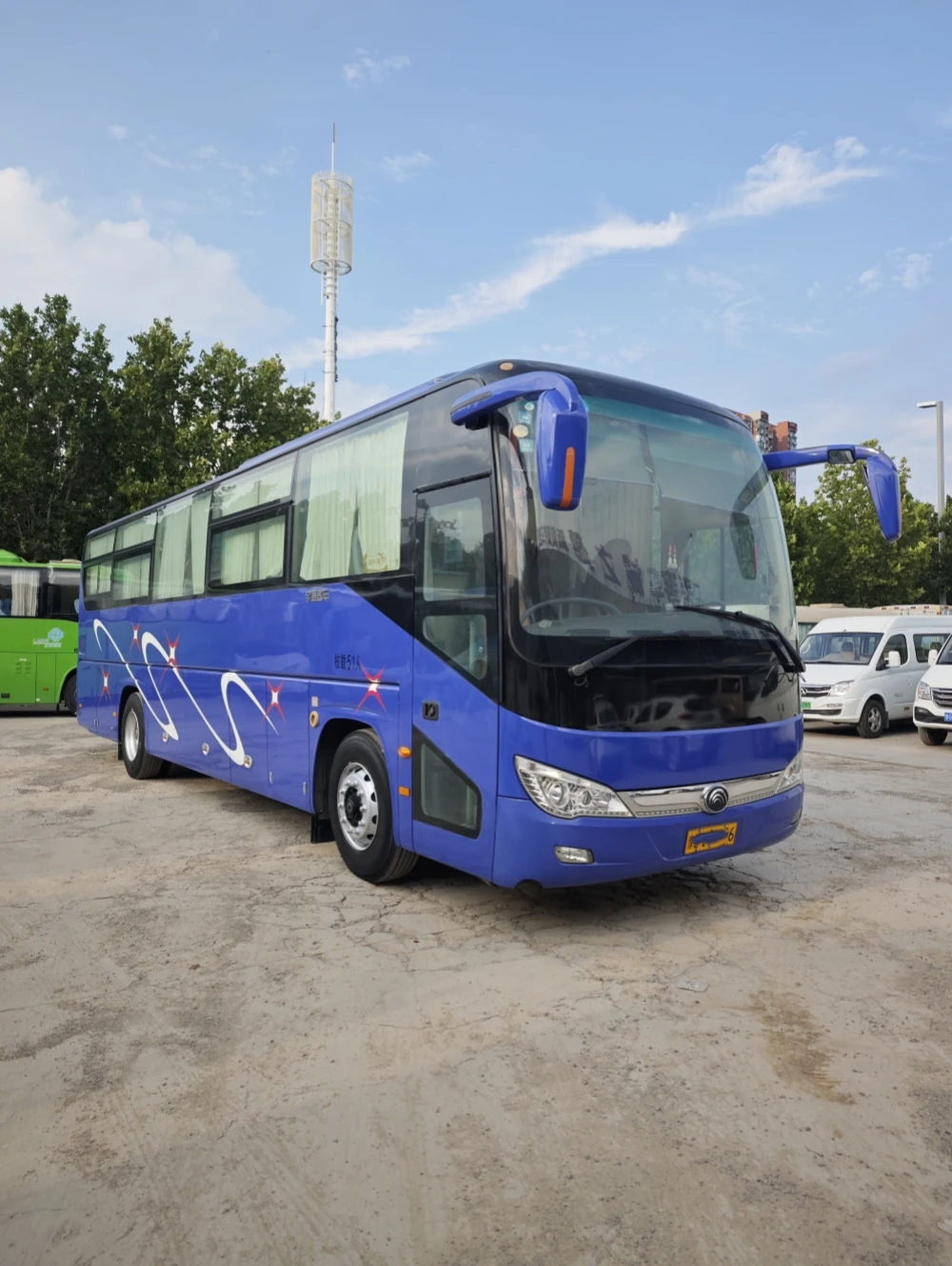 Аккуратно использованный роскошный туристический автобус 51 место ZK6110HAZA пассажирский ручной дизельный LHD для продажи в Китае