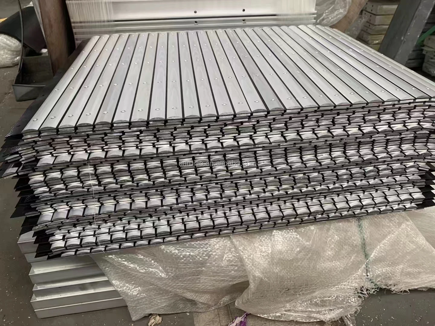 flat aluminium apron cover Aluminum protecting curtain apron cover for cnc machine