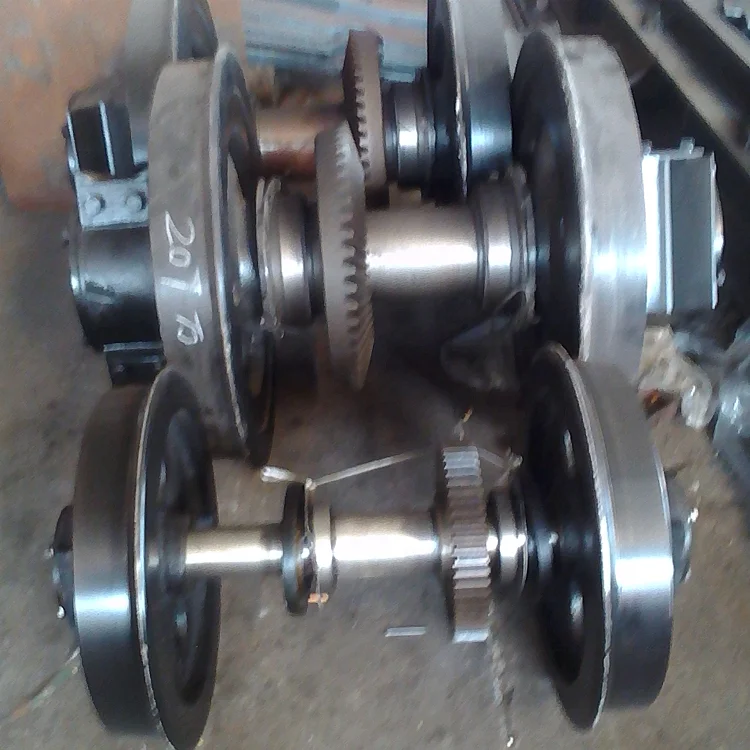 Train railway wheelset/wheel pair assembly including railway wheel and axle