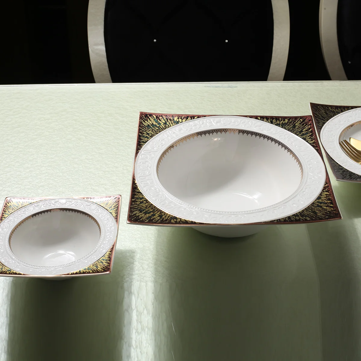 Wholesale Luxury Porcelain Event Dinner Plates Ceramic Gold Salad Soup Plate For 5 Star Hotel