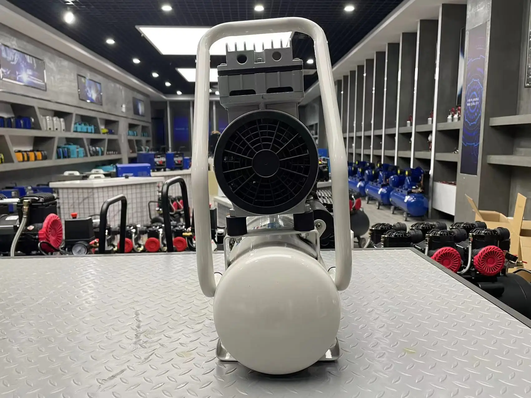 AC POWER Cheap 0.8mpa small size 9L air compressor for home use