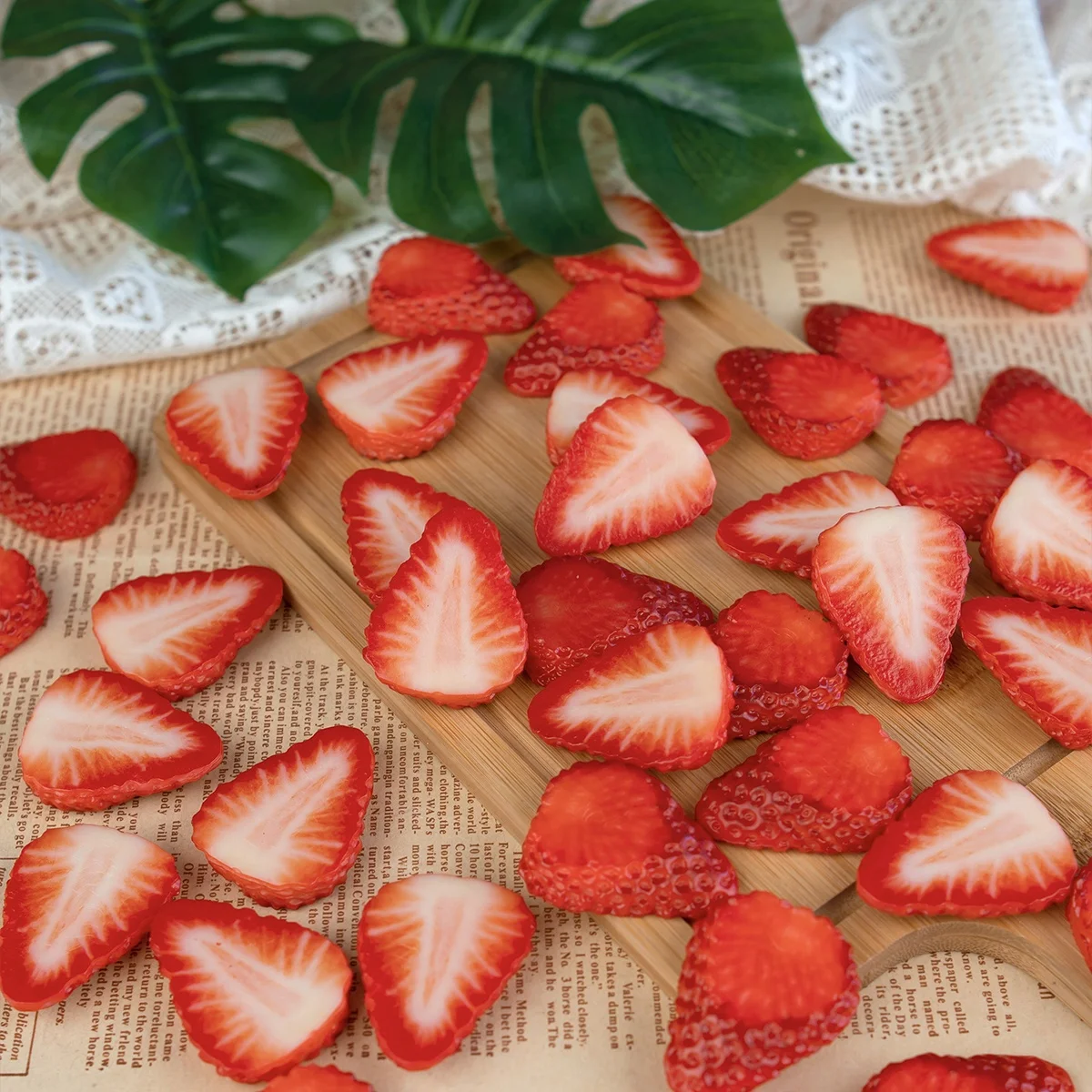 PVC Realistic Display Small Faux Strawberry Flesh Slices Decor Fruits Fake Dessert Food Model Simulation 3D Fruit Cake Waffle