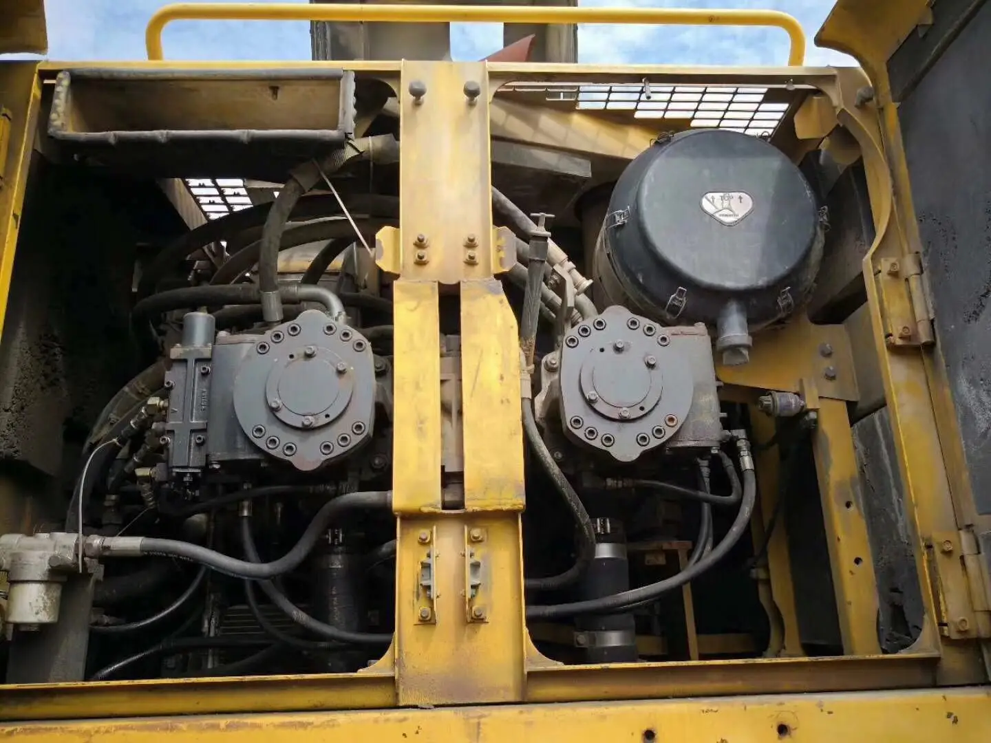 Crawler excavator Used komatsu PC600 / second-hand Japan engine PC600/large digger excavator