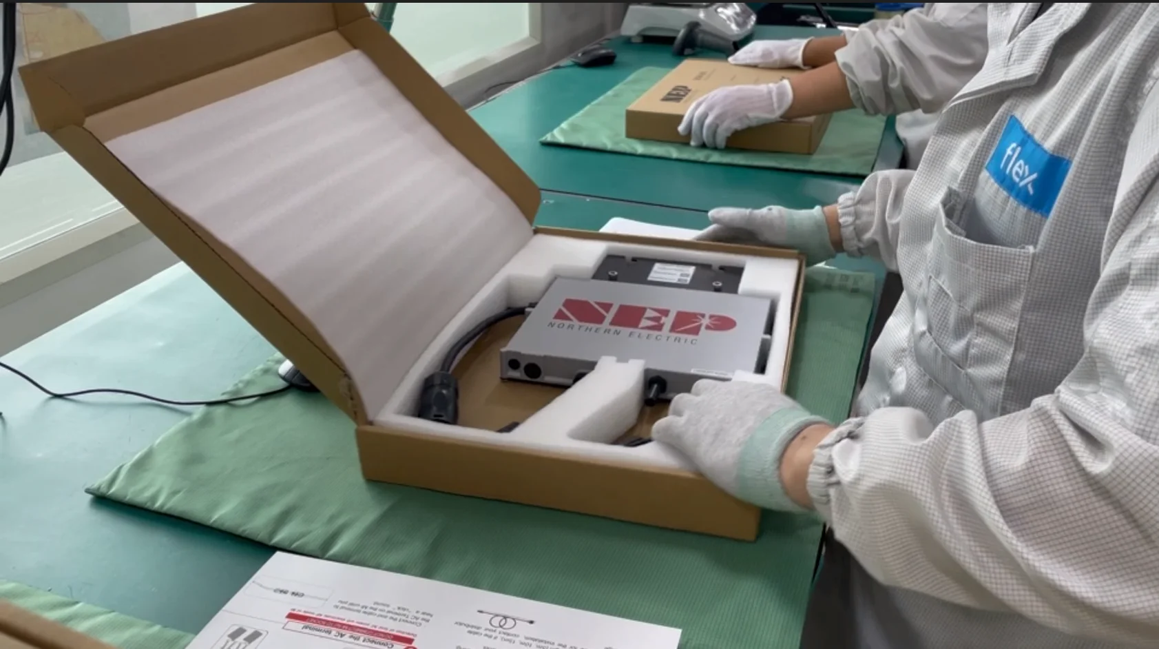 NEP 400w Mini Solar Micro Inverter Dc To Ac Wifi On Grid Solar Inverter For Home Balcony Photovoltaic Solar Panel System