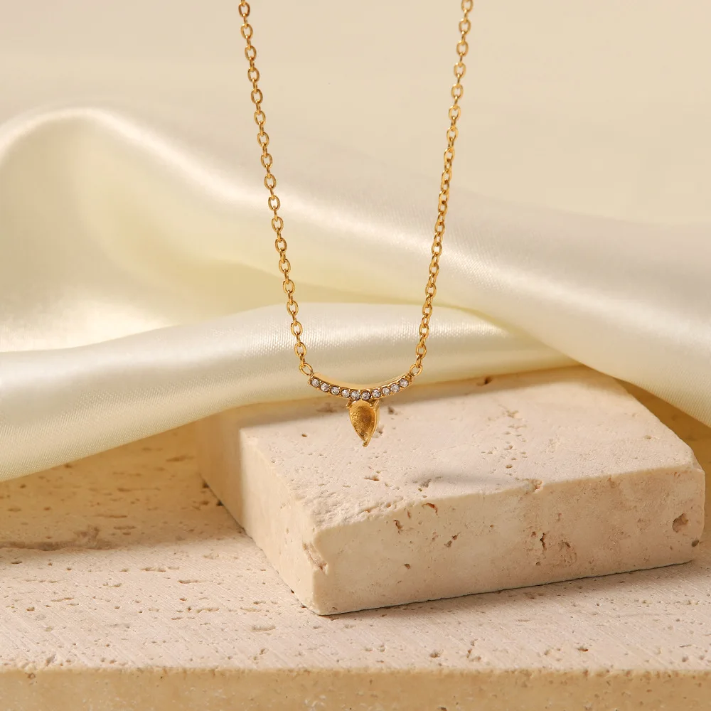 2022 New Arrival Cubic Zirconia Pendant Chain Stainless Steel Diamond Necklace For Ladies