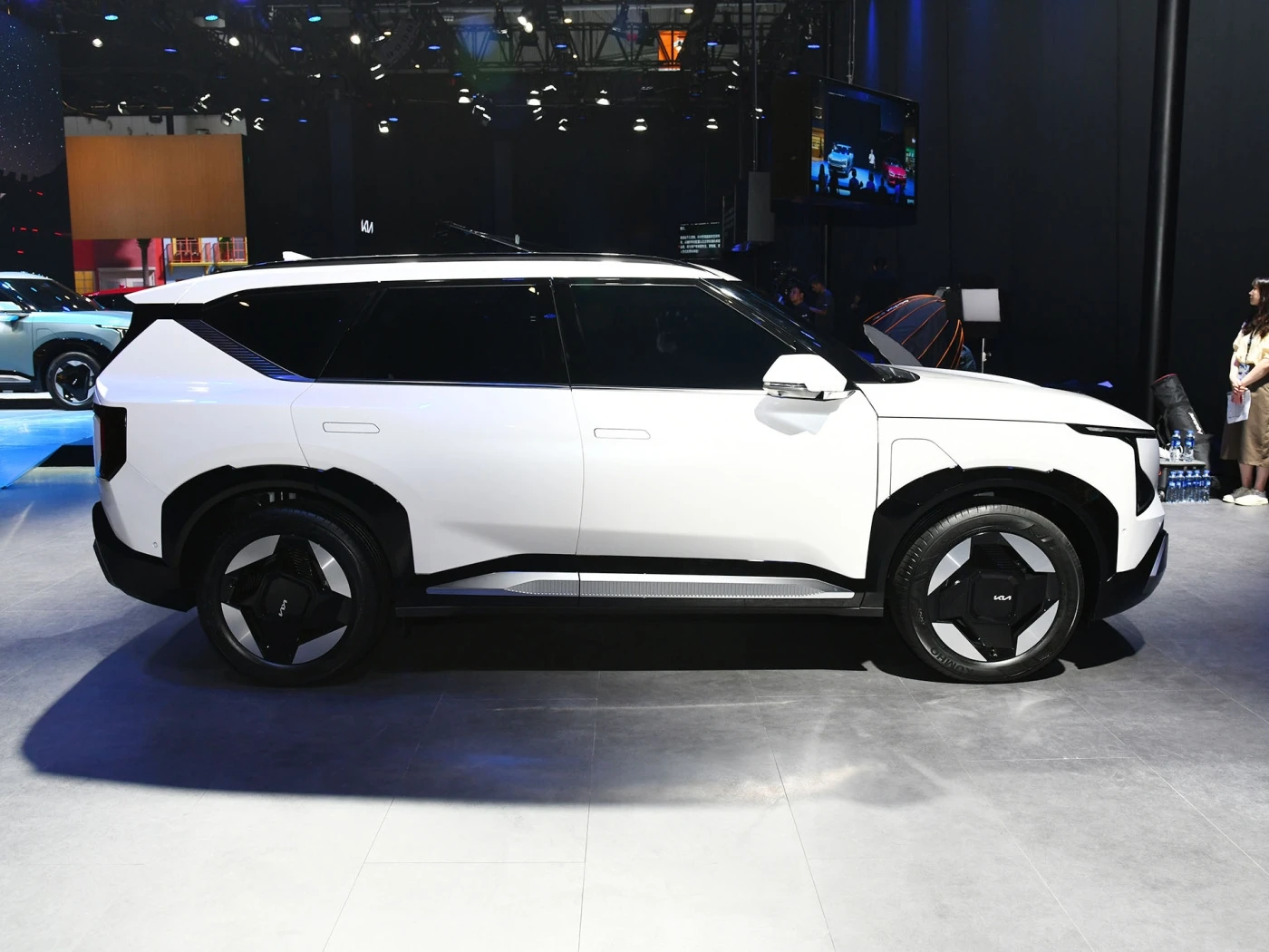 New in market 2024 electric car kia ev5 5 seat luxury SUV ev car 700km long range electric vehicle for adult kia ev 5 for sell