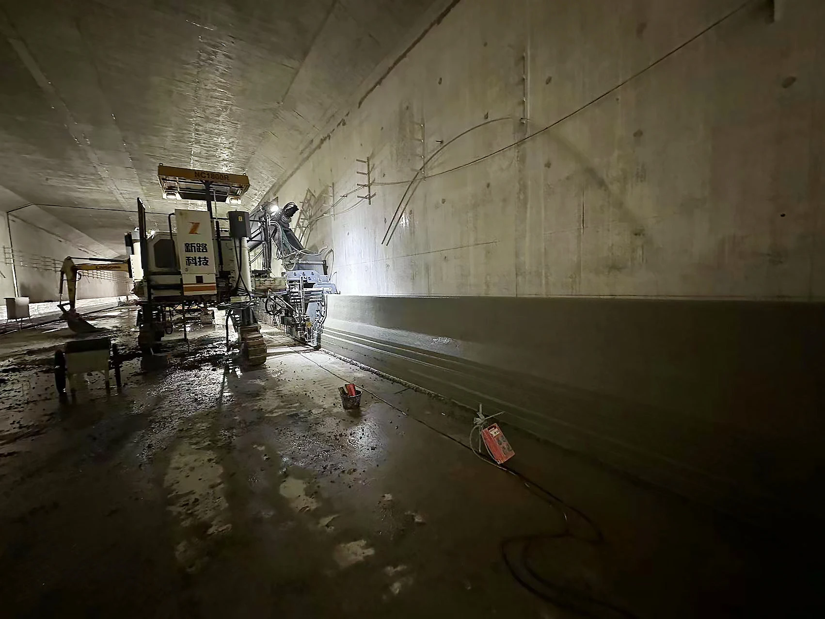 Reservoir sliding form machine Large dam channel forming machine Hydraulic lift