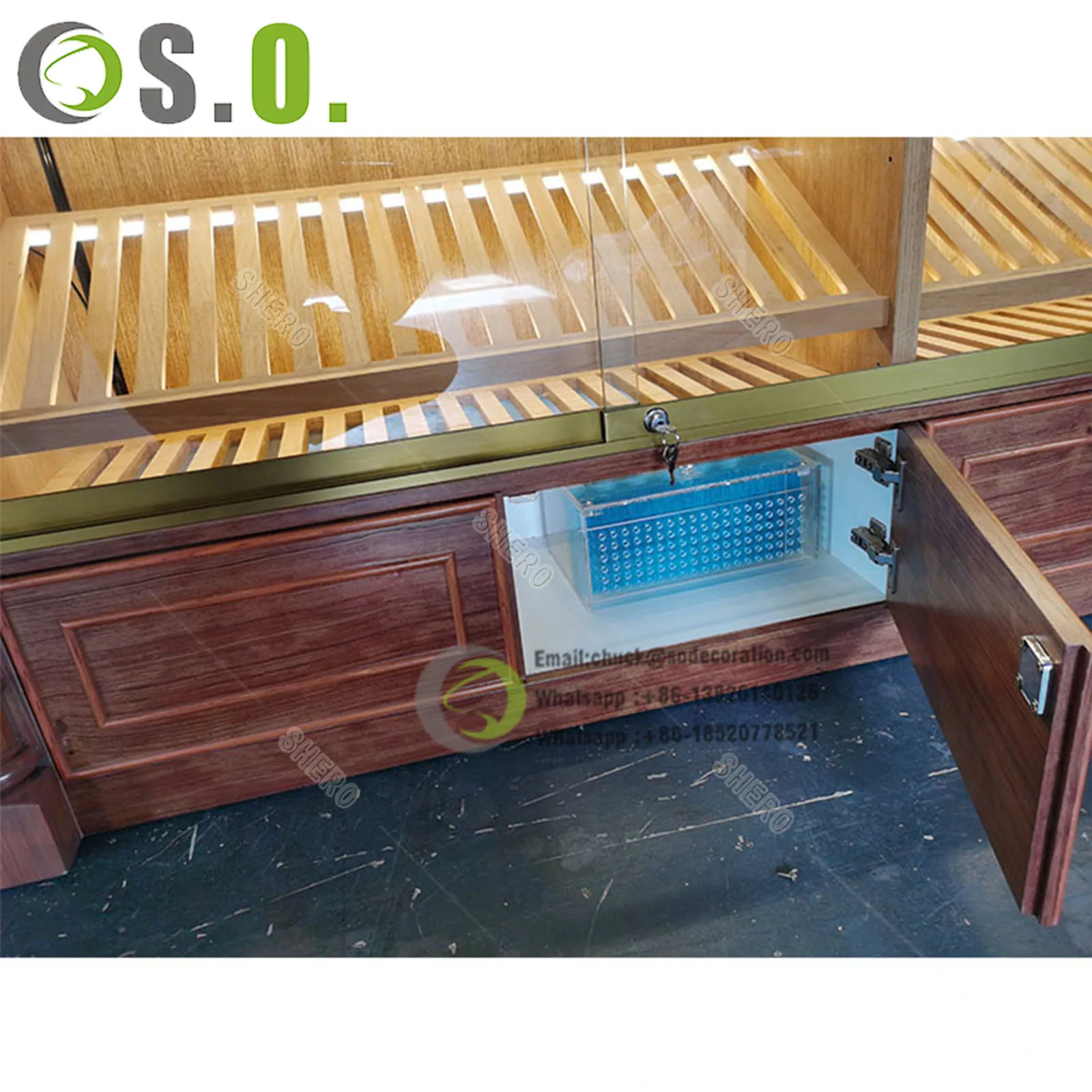 Customized Cigar Humidor Cabinet Furniture  Smoke Shop Display Glass Showcase  Wood Cigar Cabinet