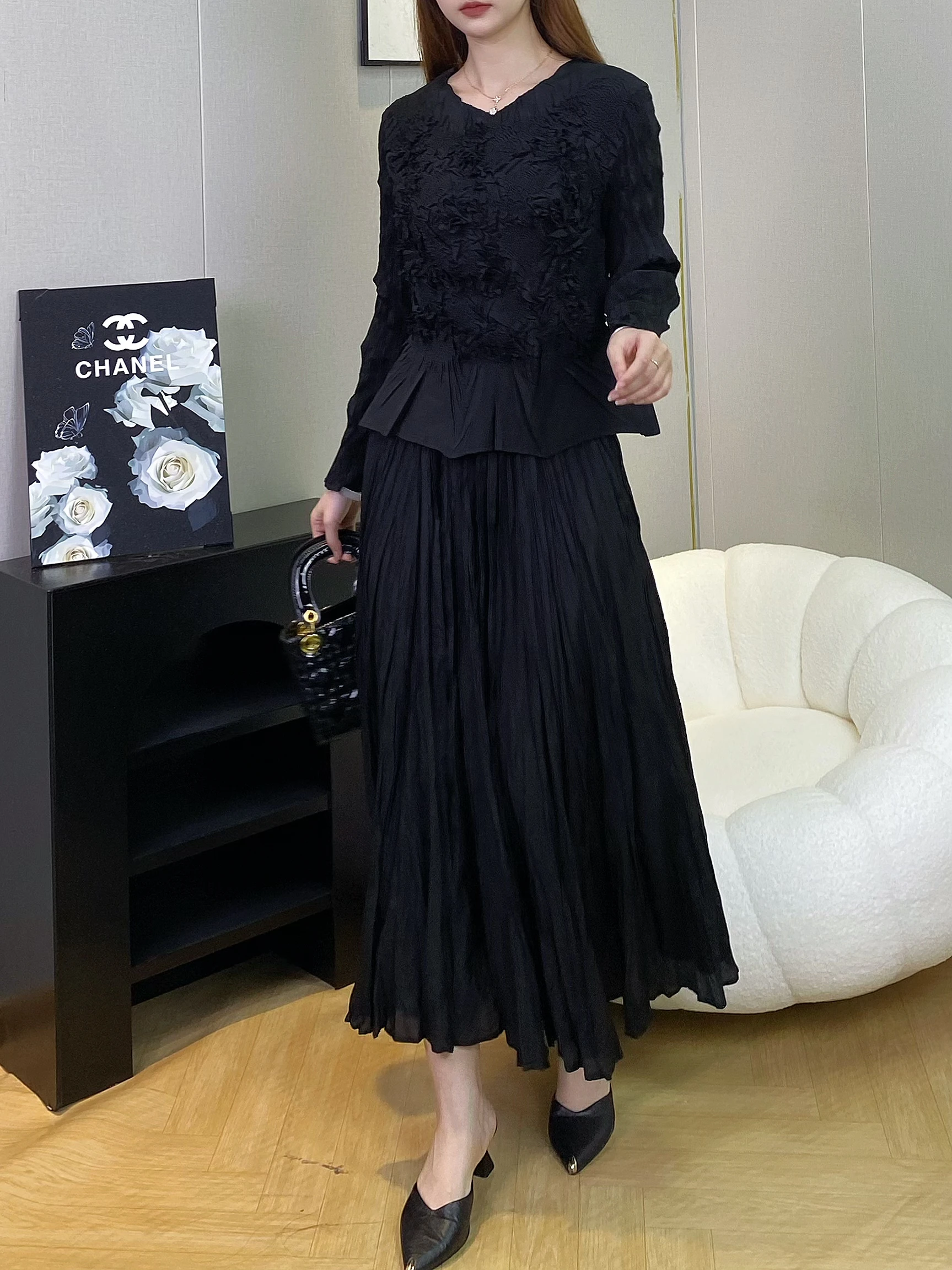 2025 Women Clothing Pleated Fabric Two Piece Set Women Clothing Shirt and Skirt Set