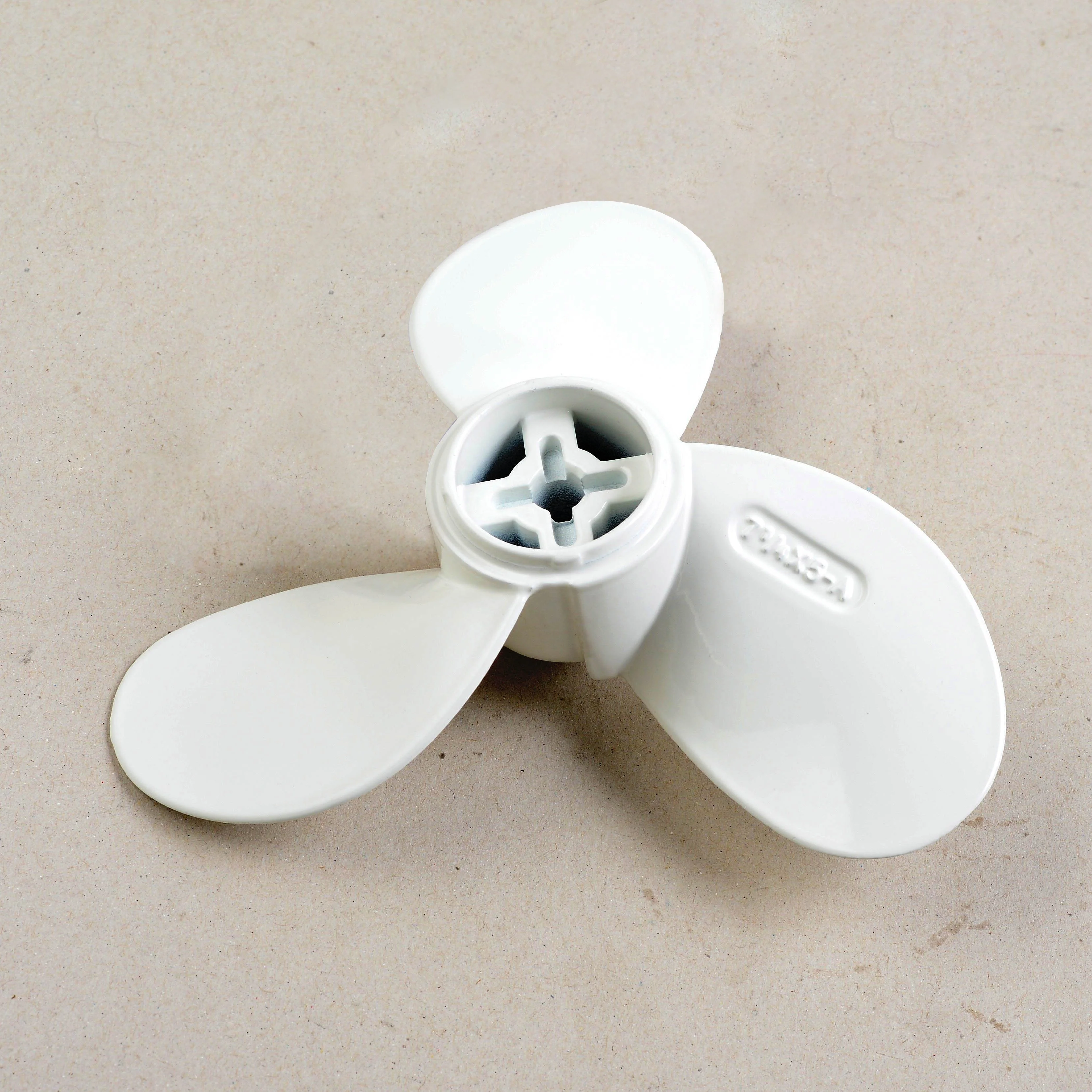 2HP Outboard Propeller Y-amaha 6F8-45942-01-EL, The Size 7-1/4*5-A Aluminium Propeller   3 Blades