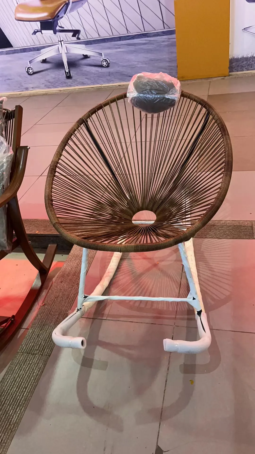 New design indoor / outdoor PE rattan rocking chair garden modern round chair