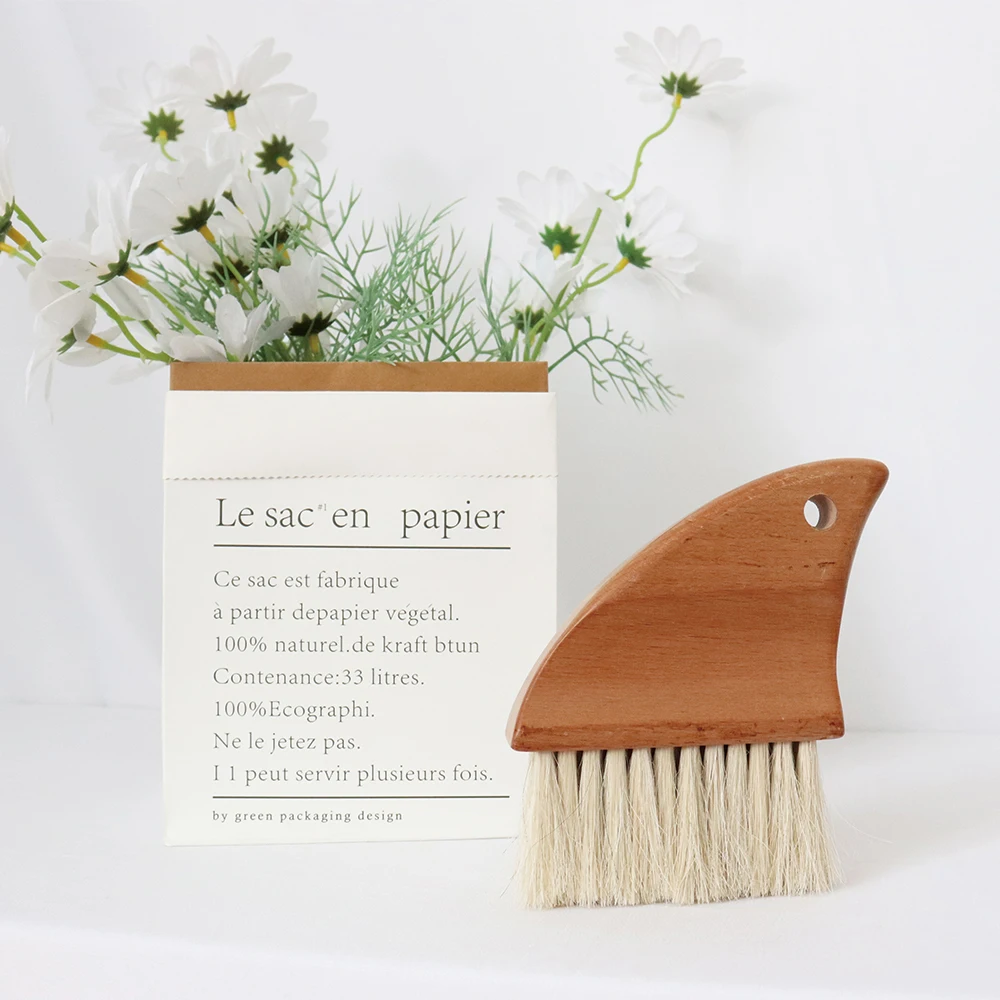 Factory Supply Free Custom Logo Shark Fin Wooden Handle Genuine Soft Horse Hair Sand Beach Cleaning Brush for Sand Remove