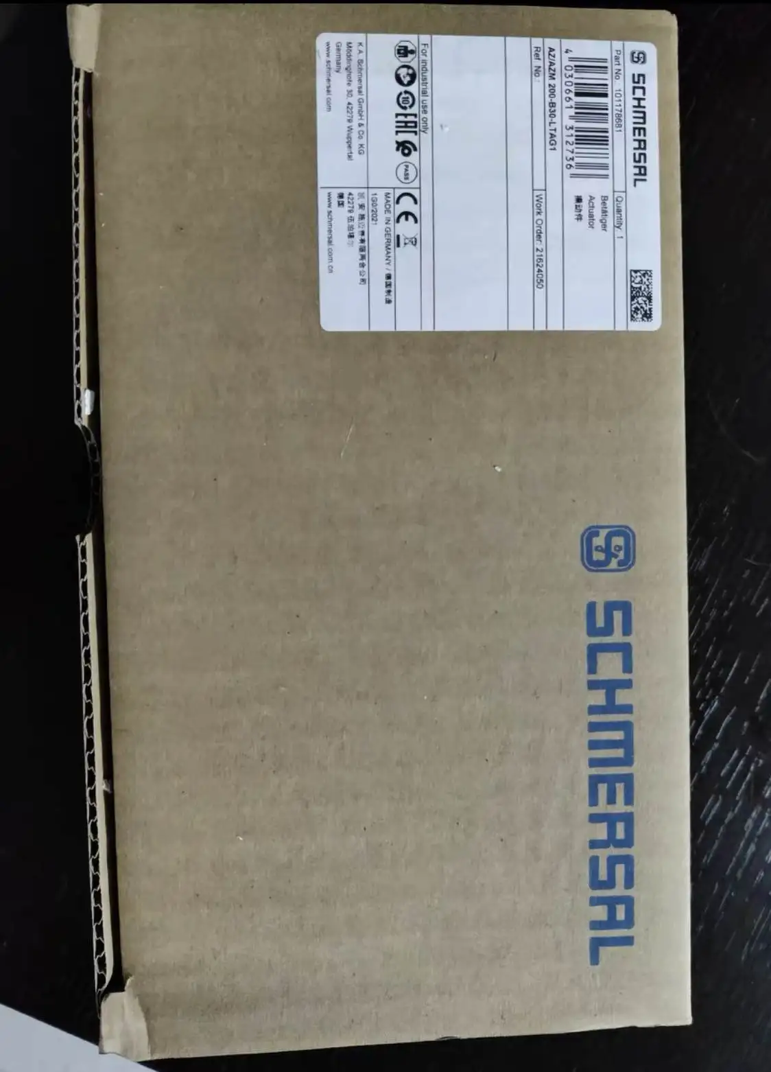 New original SCHMERSAL   AZ/AZM 200-B30-LTAG1       AZ/AZM 200-B30-RTAG1