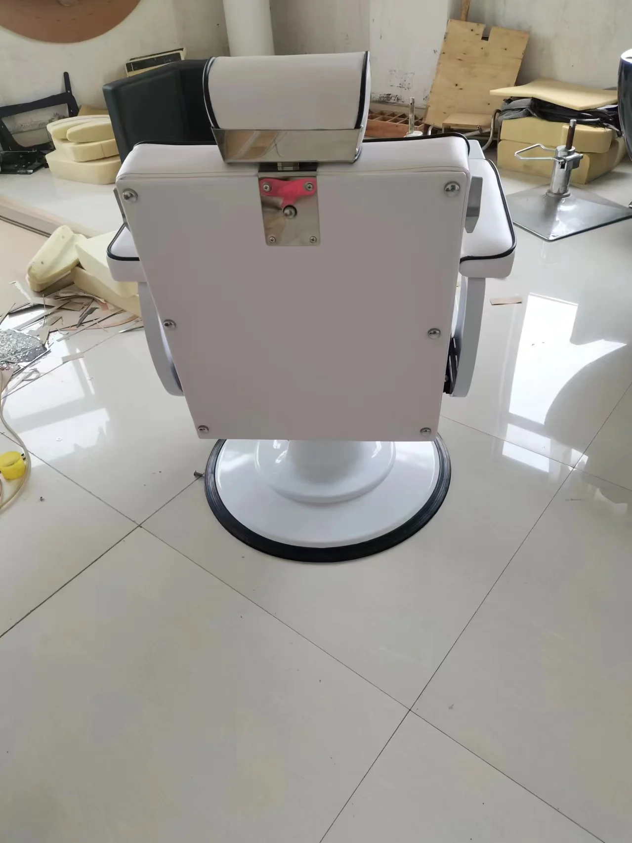 Beauty Barbershop Antique Salon Equipment and Furniture Hair Saloon Chairs Metal Barber Chair Leather Duty Seat Steel Heavy Pump