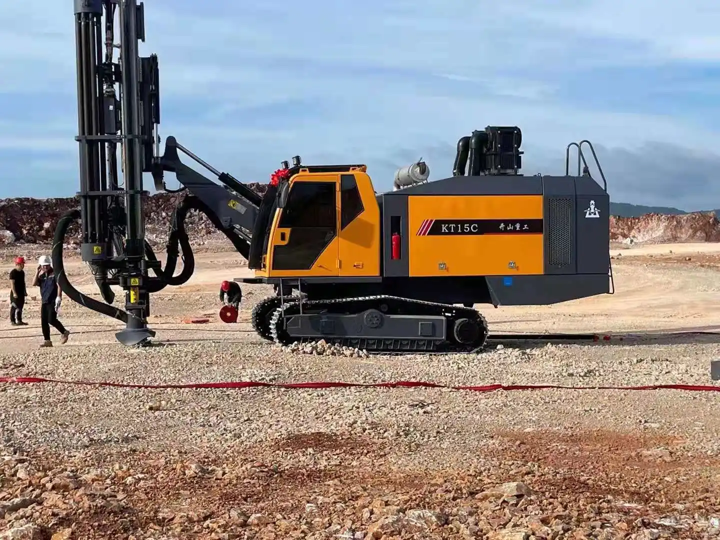 Kaishan  KT15 Air Drilling Machine Borehole Drilling Rig Portable Integrated Dth Surface Drilling Rig for Mining