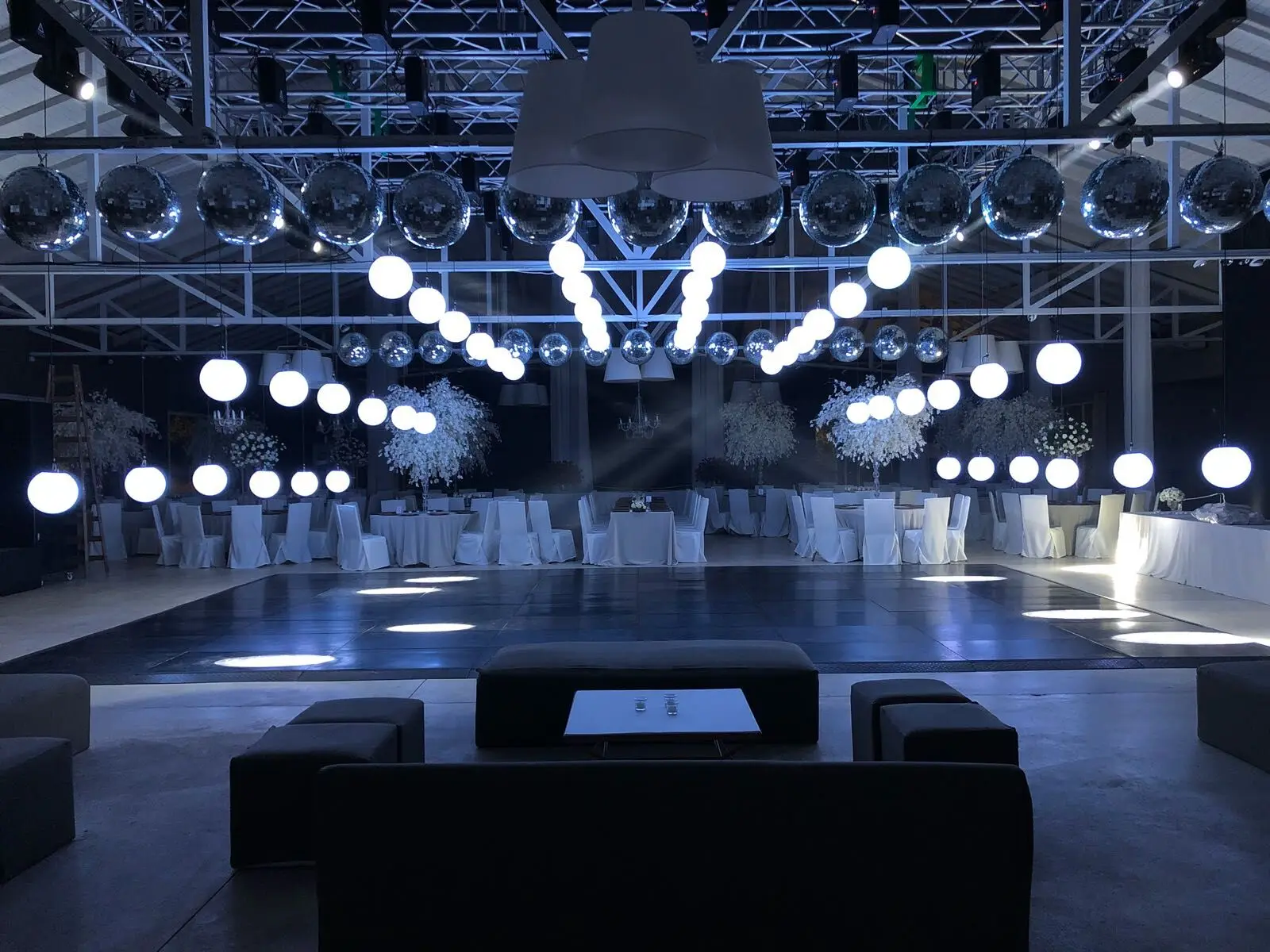 Kinetic Dmx Winch LED Lighting Ceiling Disco Lights With RGBW Color Kinetic Ball Light For Wedding Concert Show