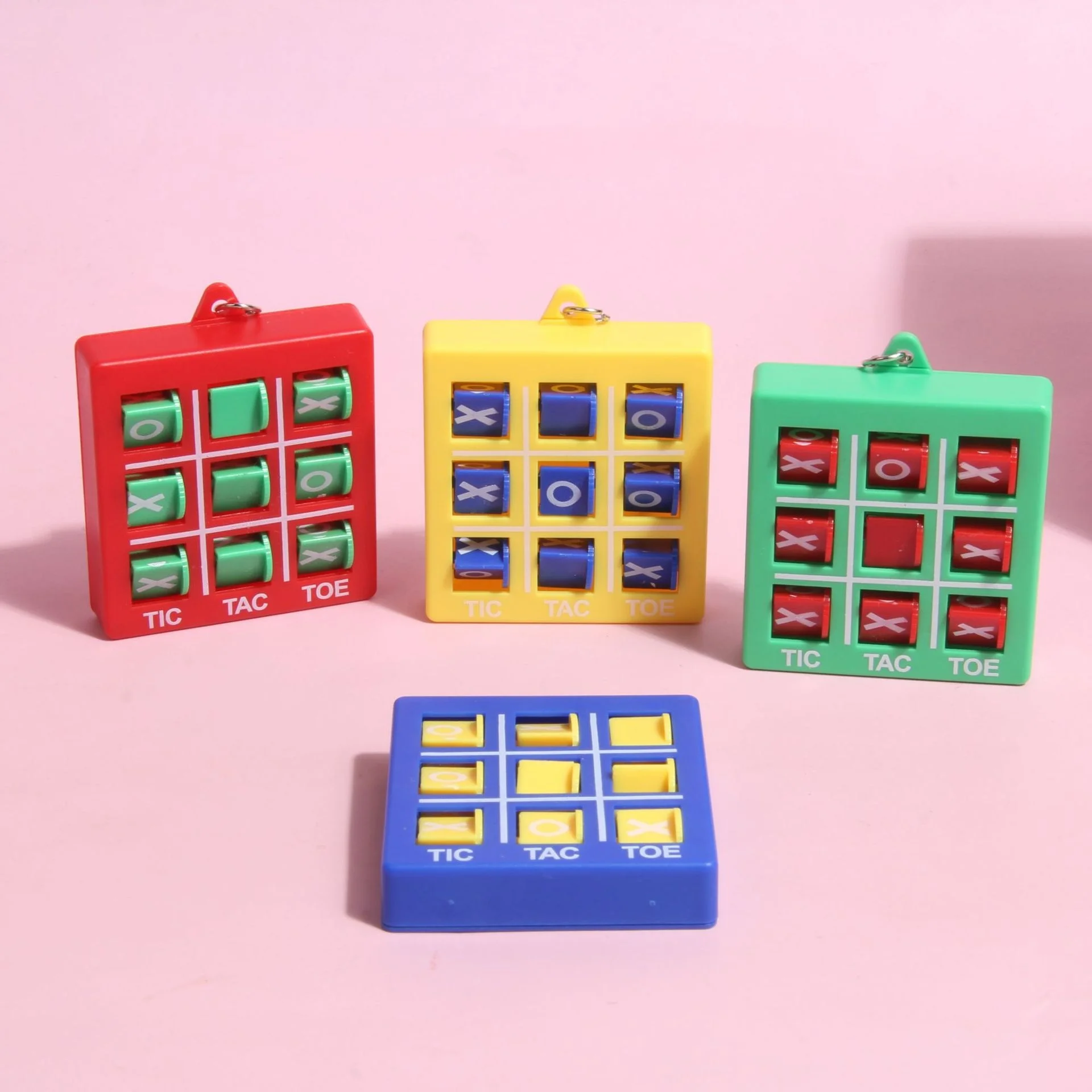 Novelty Mini Tic Tac Toe XO Chess Game Keychain Funny Colorful Plastic Toy for Kids Unisex 2-4 Years and 5-7 Years Age Range