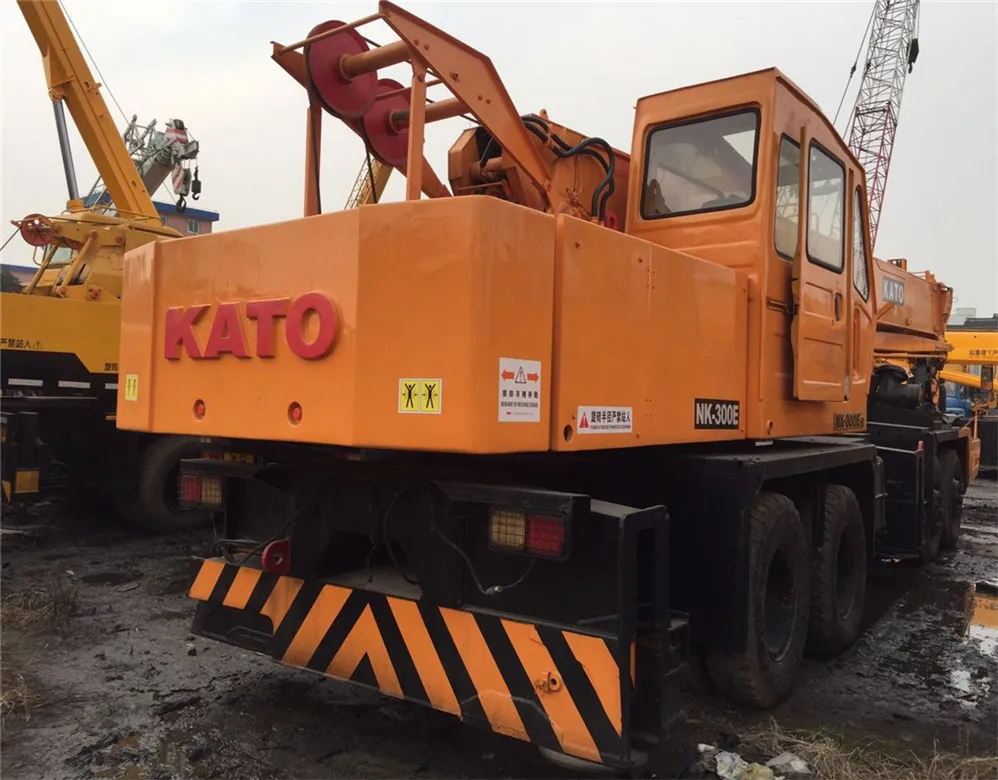 25ton 30ton Japanese mobile crane , Kato NK300E truck crane for sale