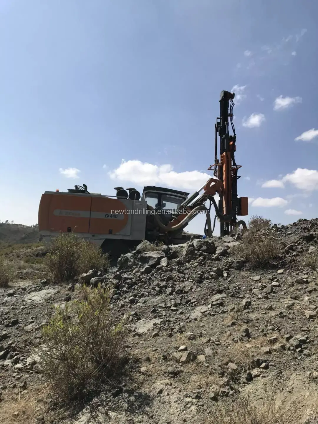 ZEGA D440 421 422 Copper Open Pit Blasting Holes Mining Integrated Surface DTH Drilling Rig for Ircon Ore Site