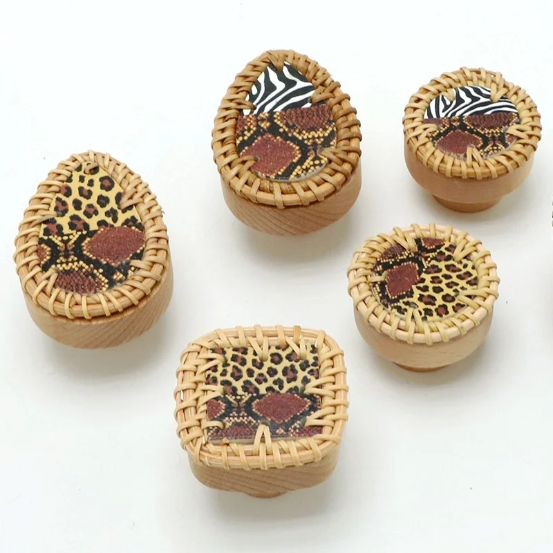 Custom handmade straw weaving rattan plaited leopard decorative wood cork stopper wine liquor avocado oil bottle cork closures